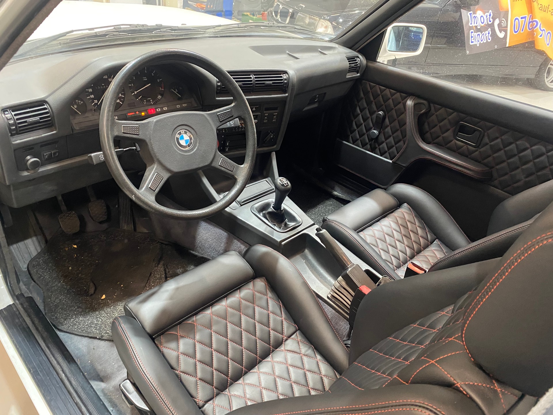 BMW 325i-image-8