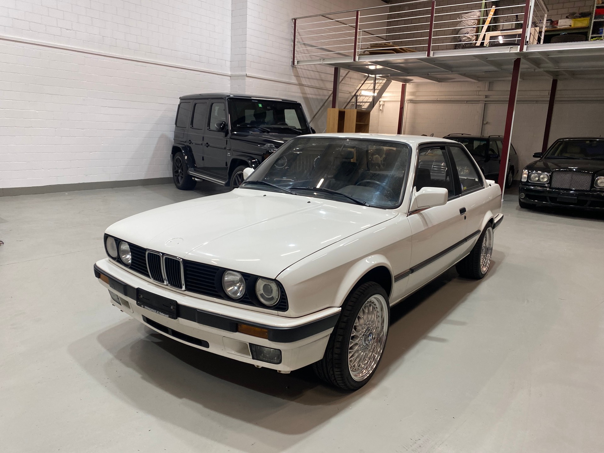 BMW 325i-image-2