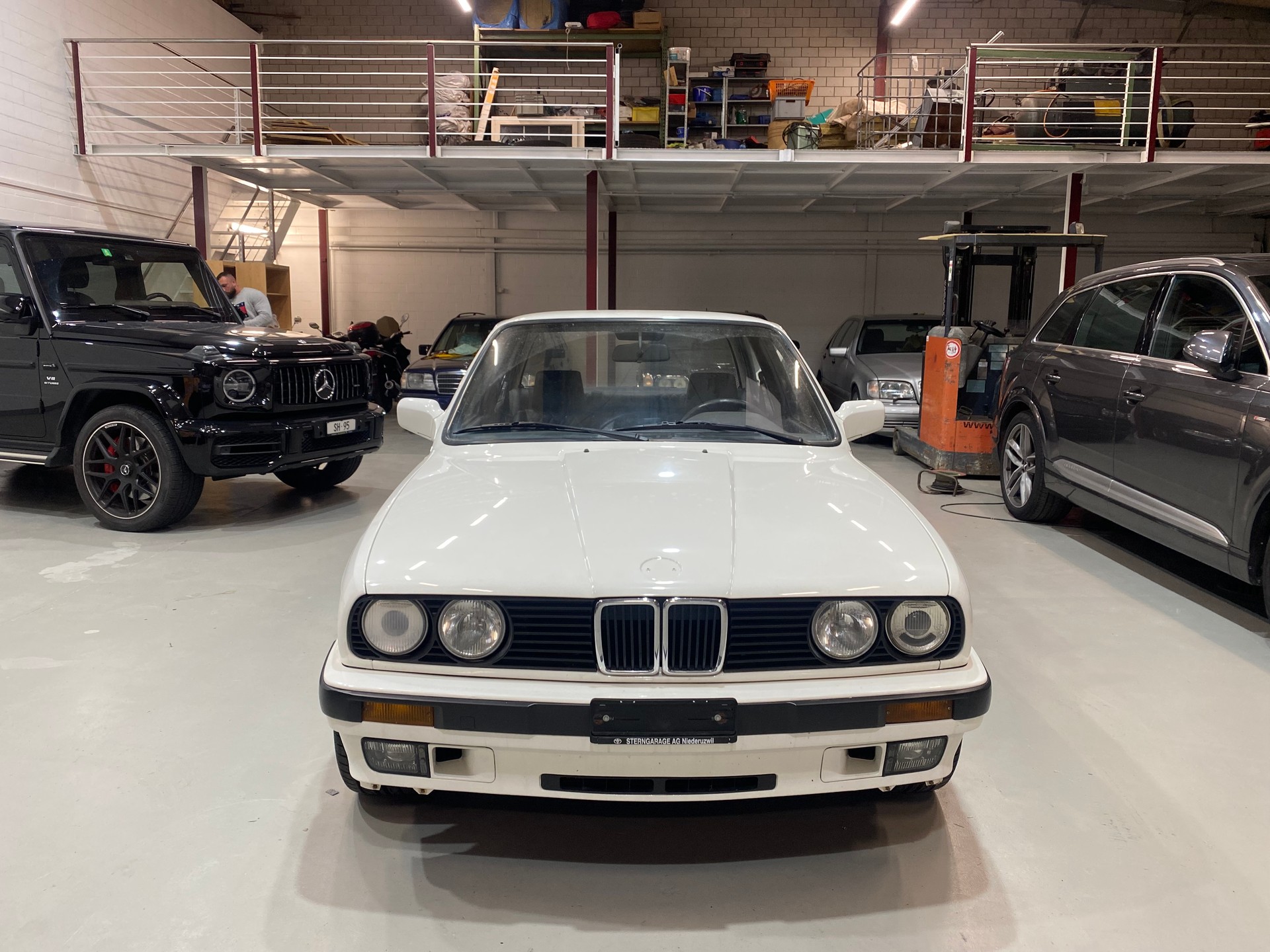 BMW 325i-image-1