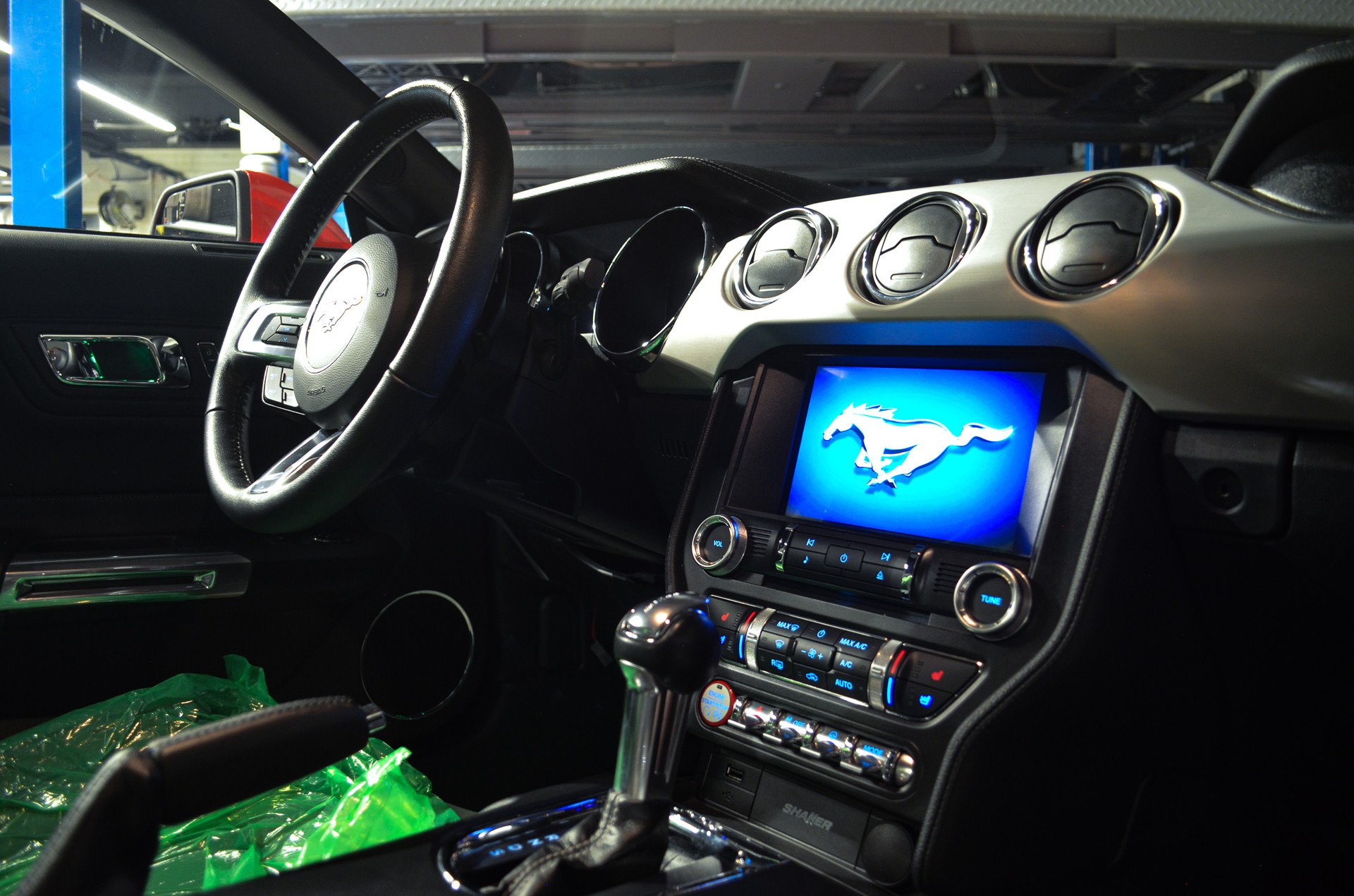 FORD Mustang Fastback 5.0 V8 GT Automat-image-12