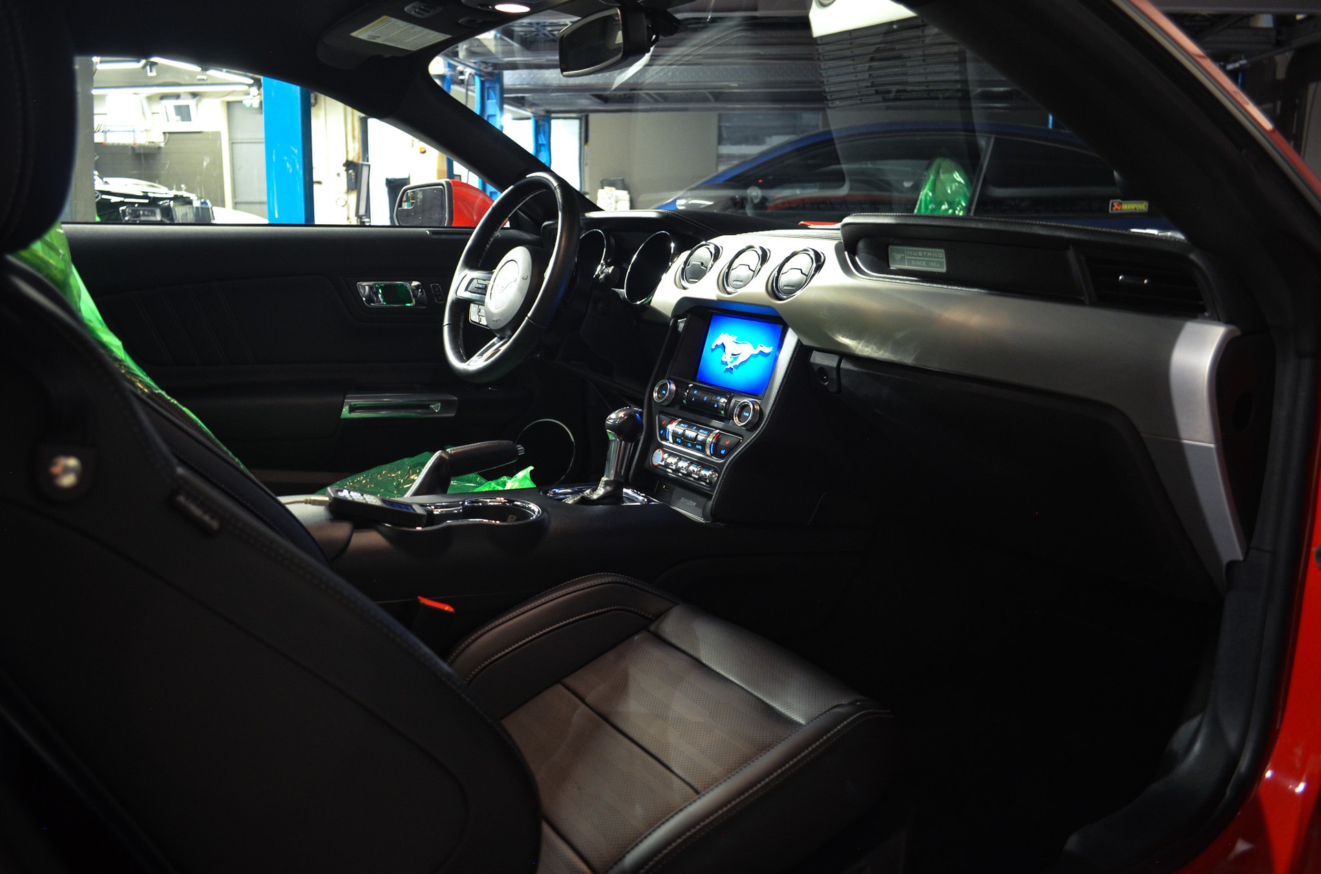 FORD Mustang Fastback 5.0 V8 GT Automat-image-11