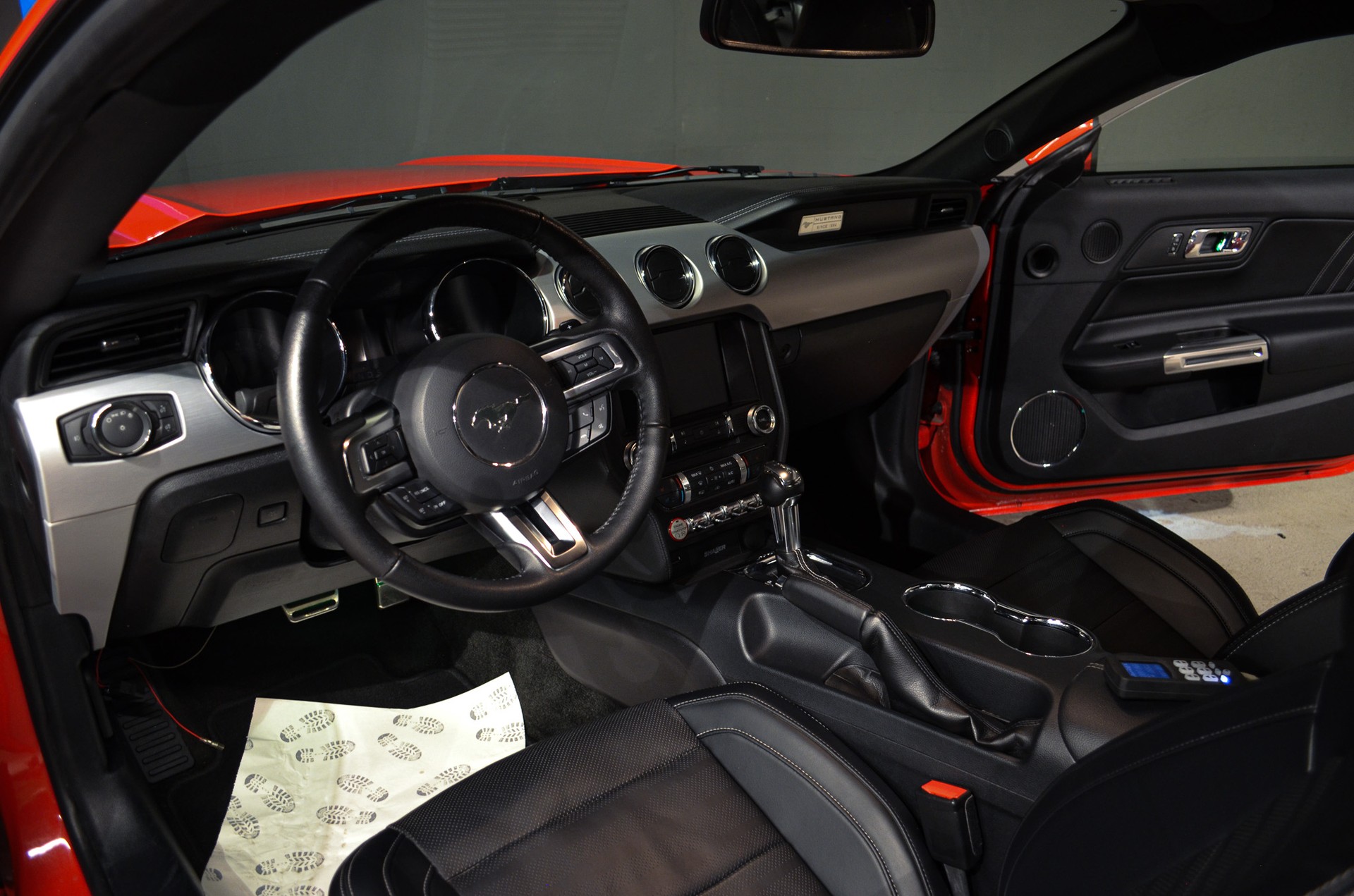 FORD Mustang Fastback 5.0 V8 GT Automat-image-10