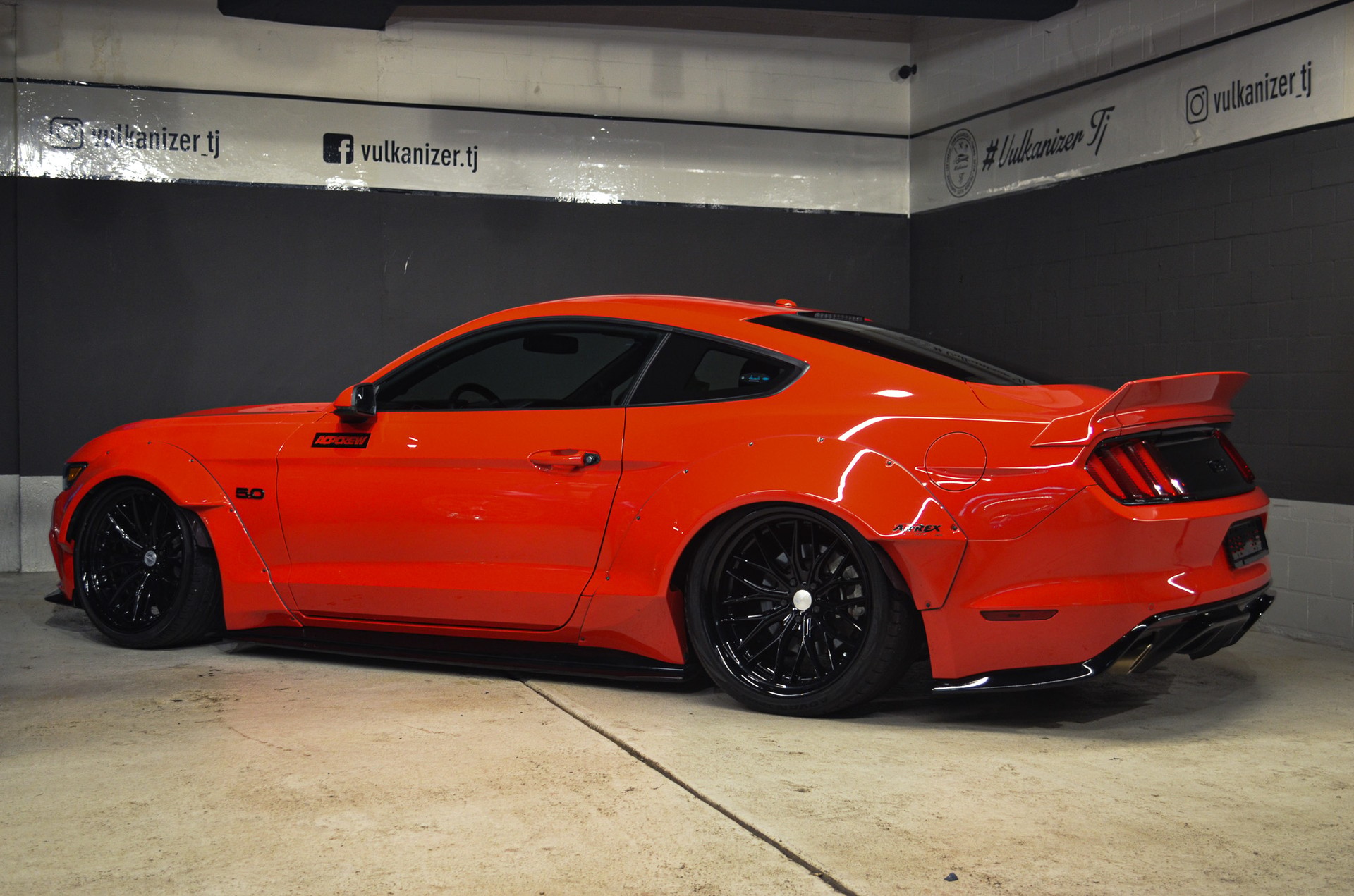 FORD Mustang Fastback 5.0 V8 GT Automat-image-5