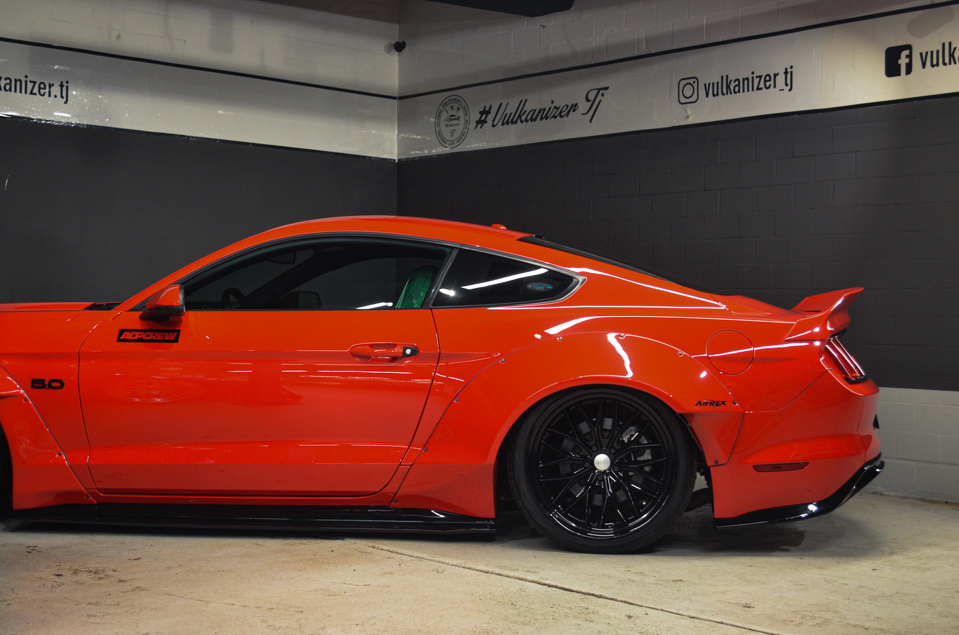 FORD Mustang Fastback 5.0 V8 GT Automat-image-6