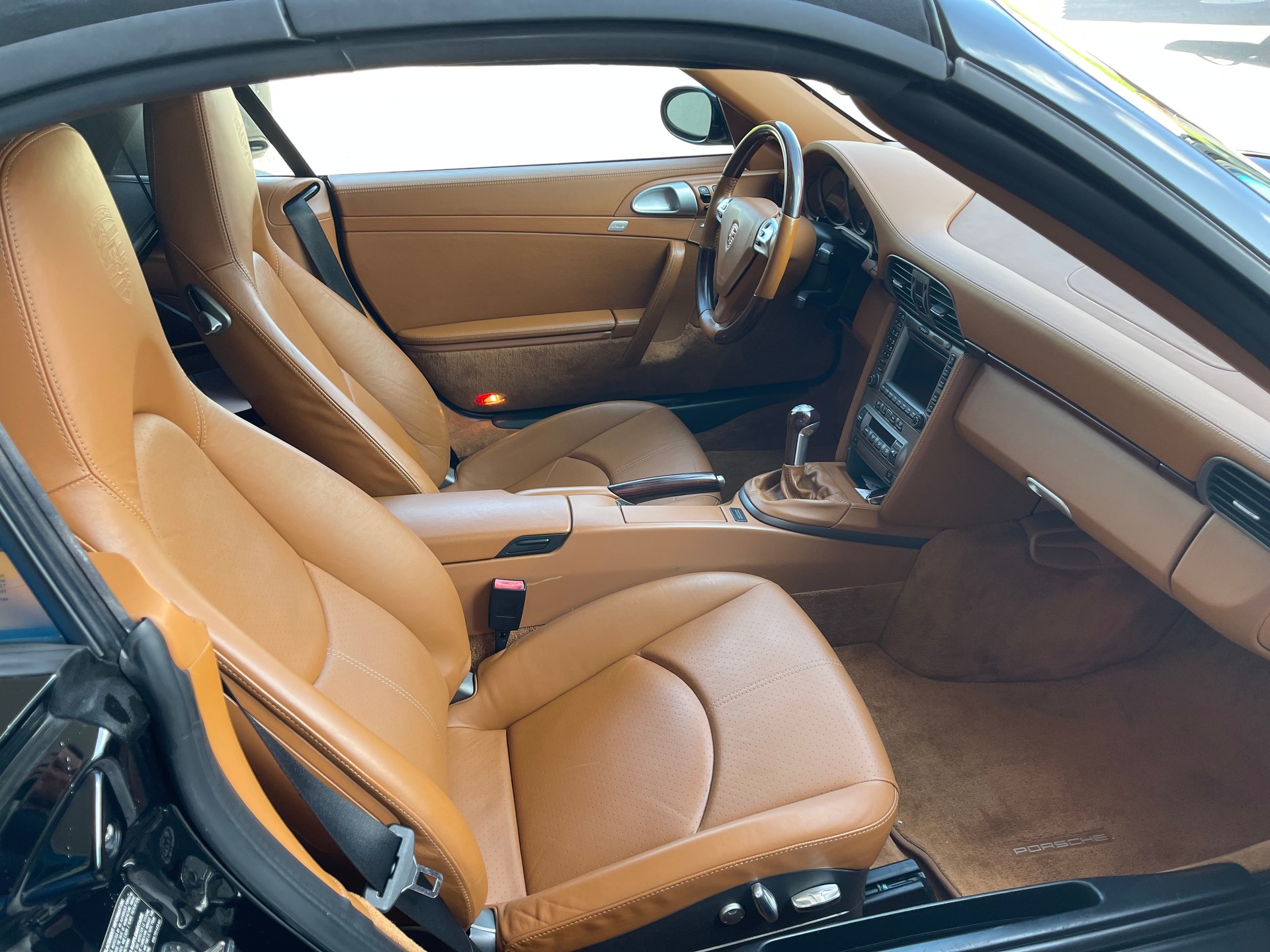 PORSCHE 911 Cabrio Carrera-image-11