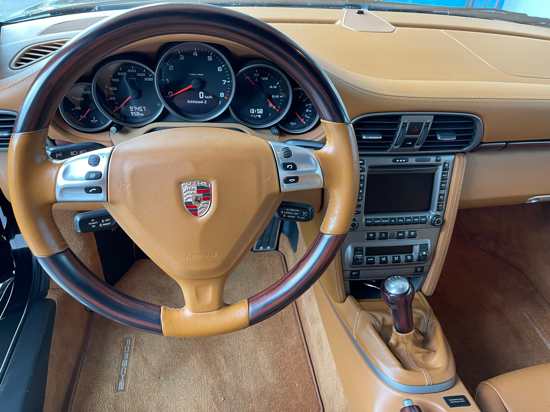 PORSCHE 911 Cabrio Carrera-image-14