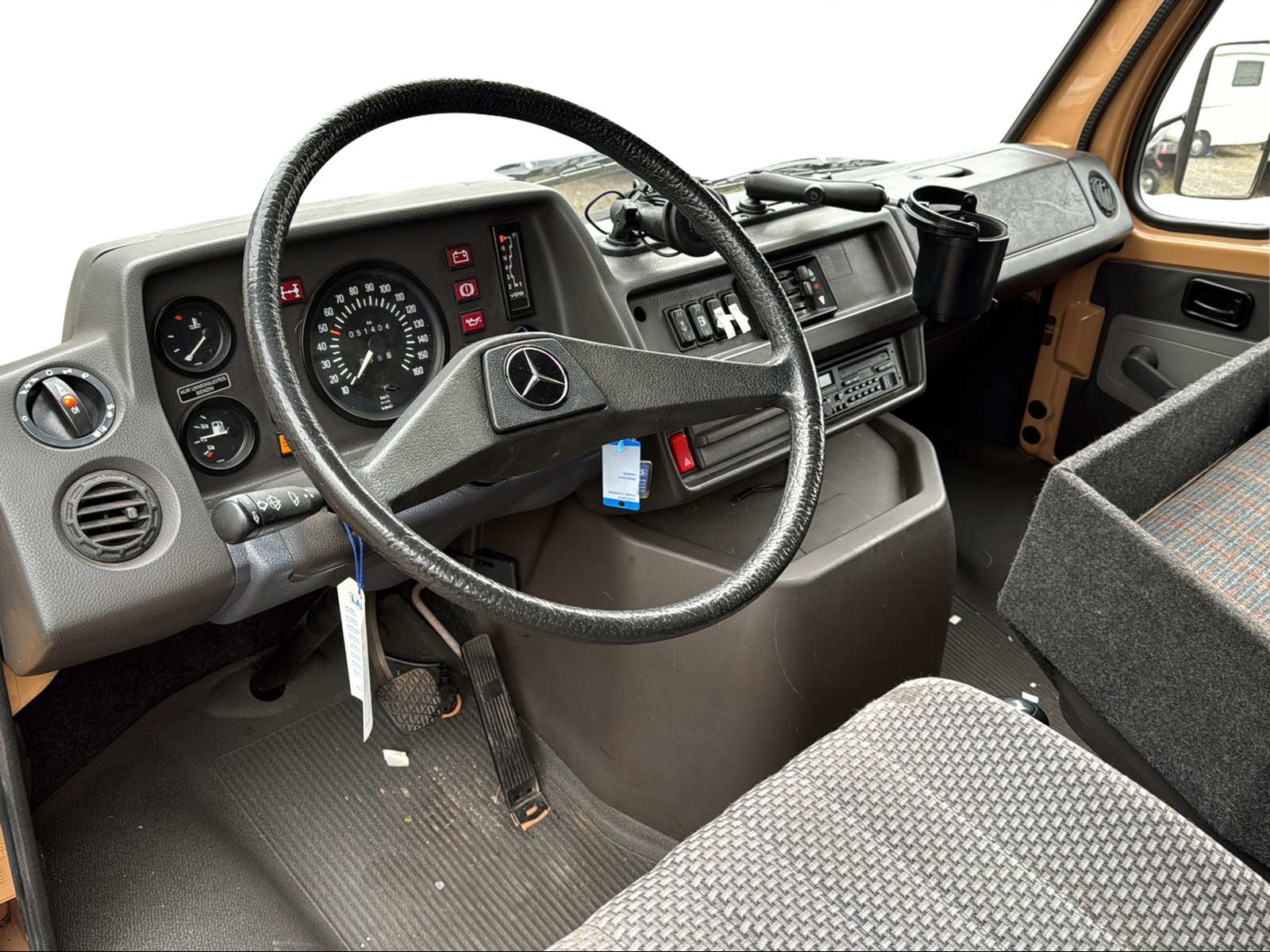 MERCEDES-BENZ 310-image-1