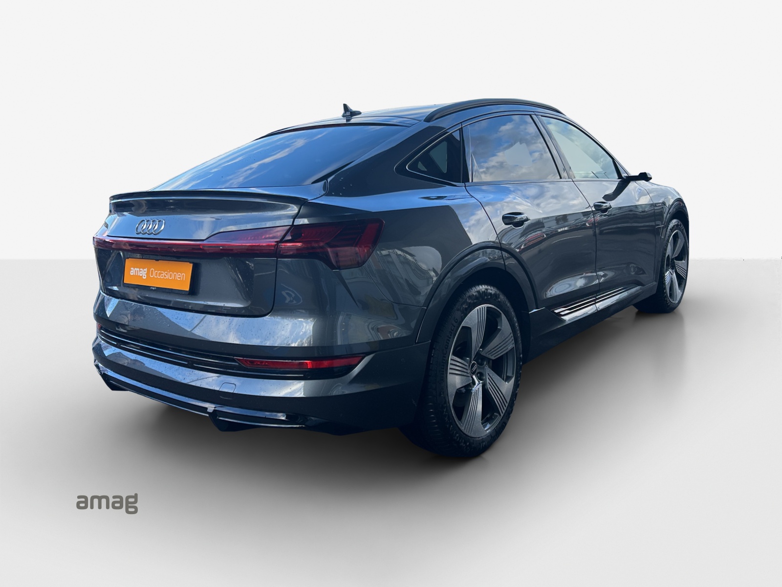 AUDI e-tron 55 Sportback S Line quattro-image-5