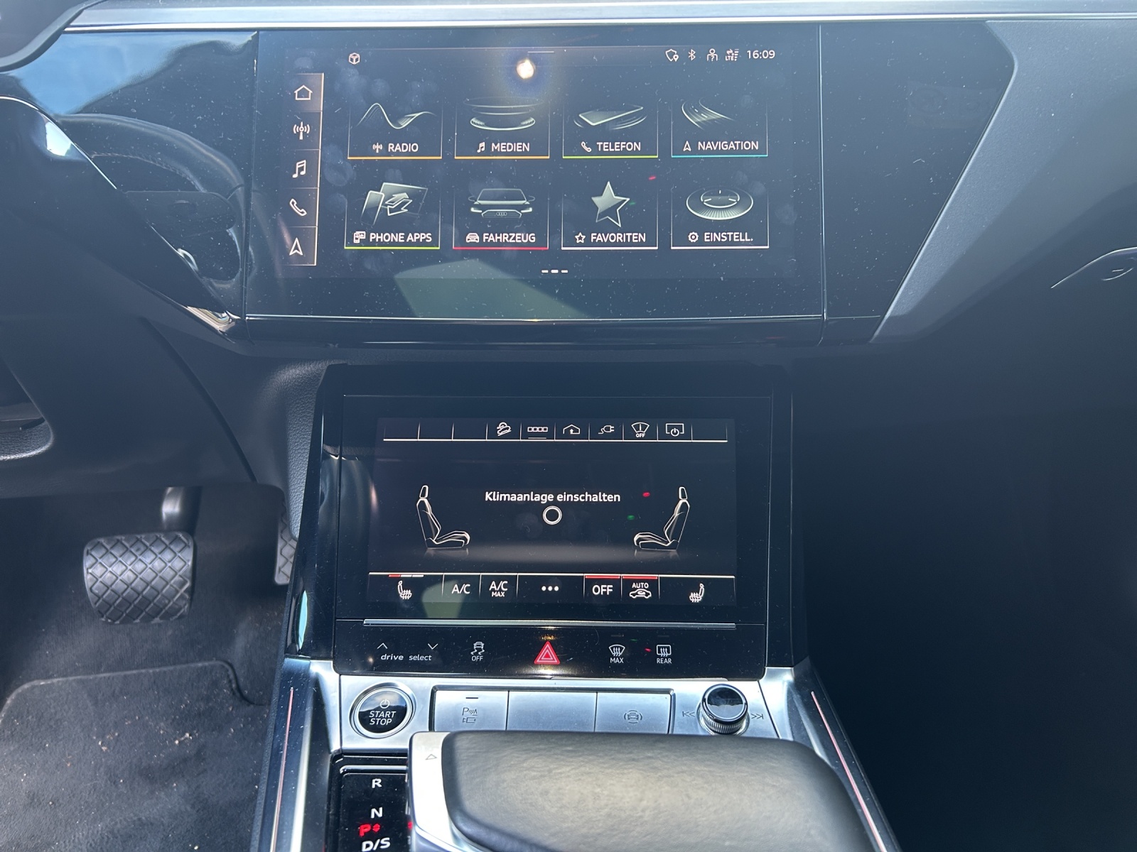 AUDI e-tron 55 Sportback S Line quattro-image-11