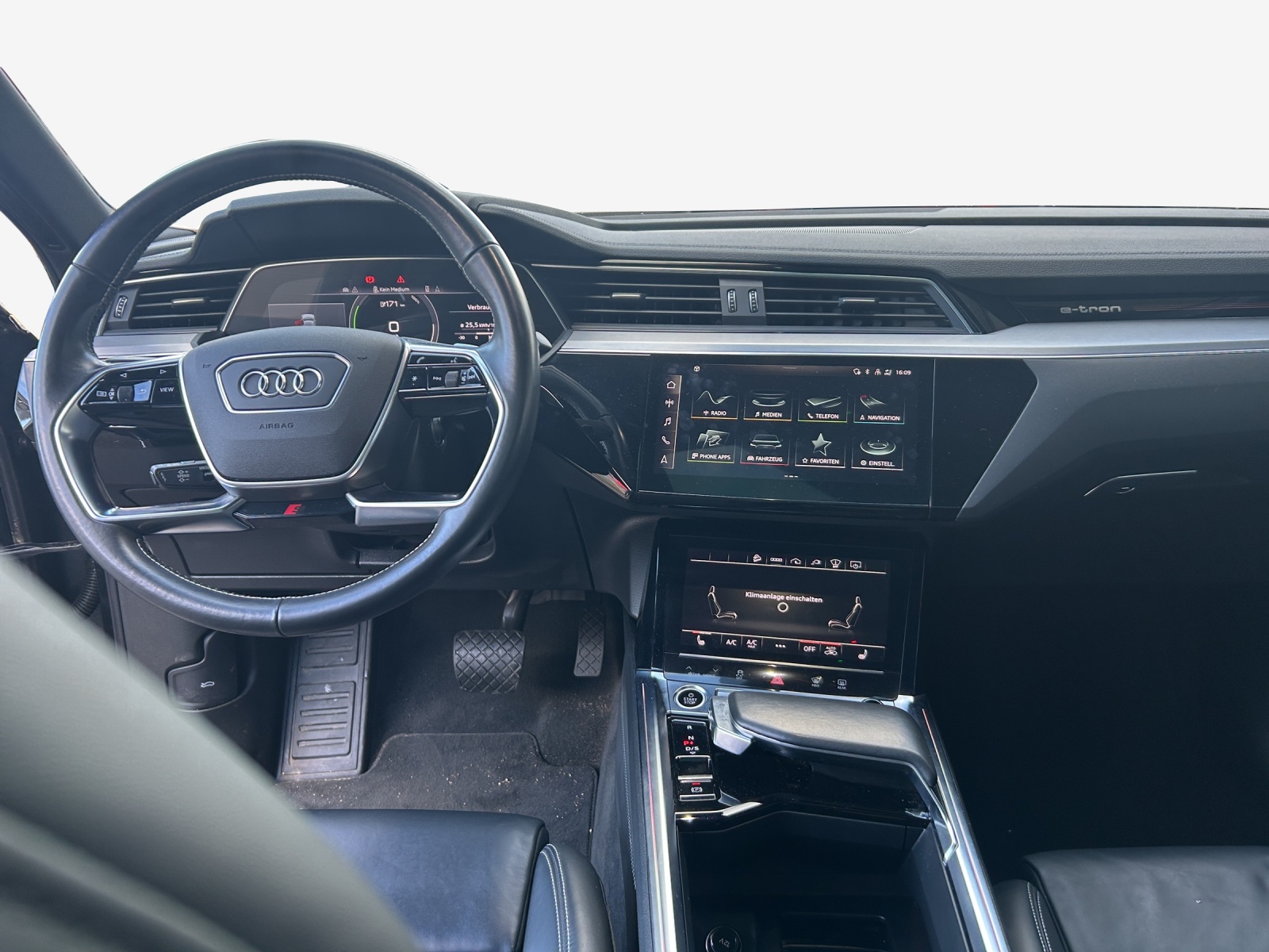 AUDI e-tron 55 Sportback S Line quattro-image-9