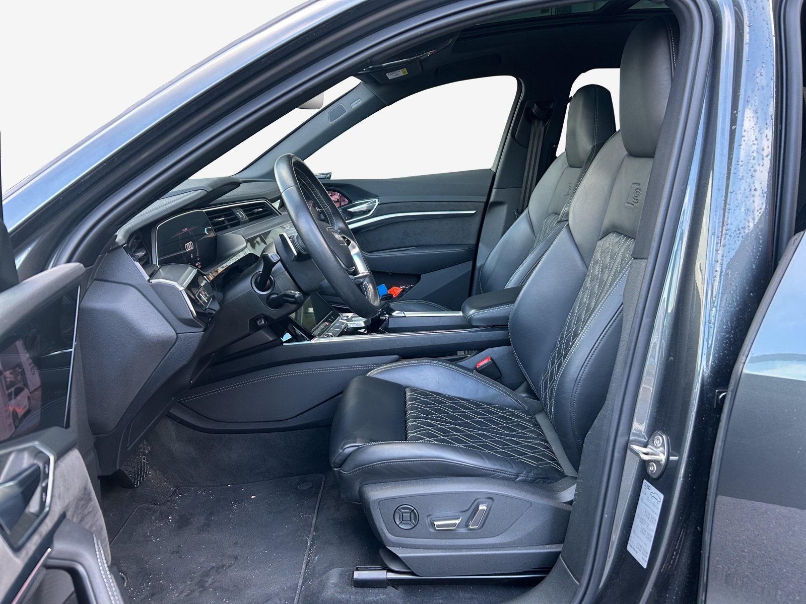 AUDI e-tron 55 Sportback S Line quattro-image-8