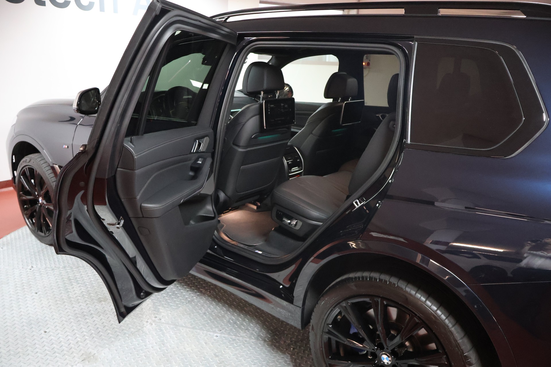 BMW X7 xDrive M50i Steptronic-image-18