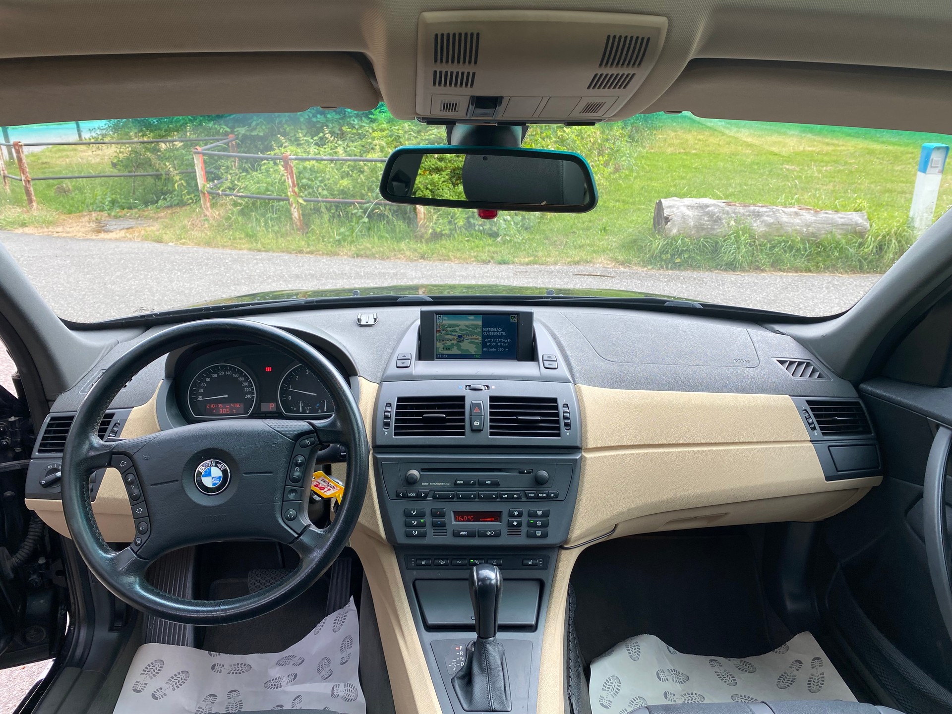BMW X3 3.0i-image-11