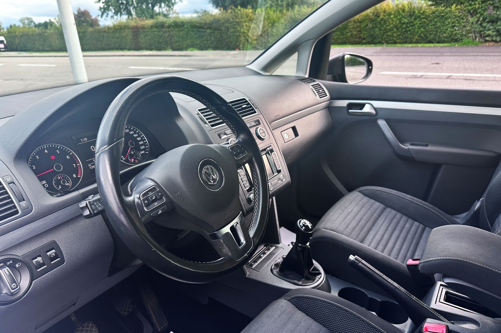 VW Touran 1.4 TSI Cup-image-11