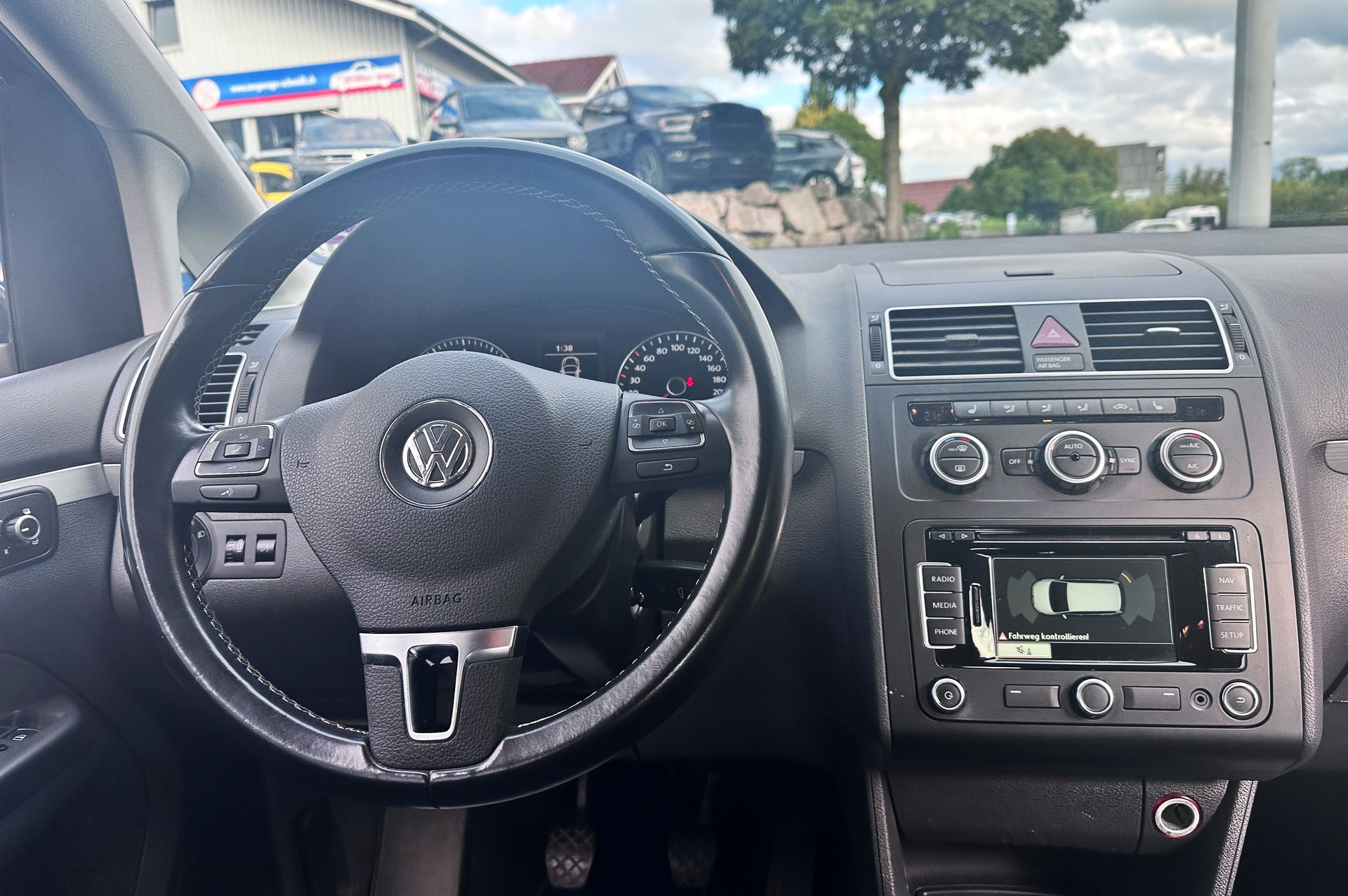 VW Touran 1.4 TSI Cup-image-13