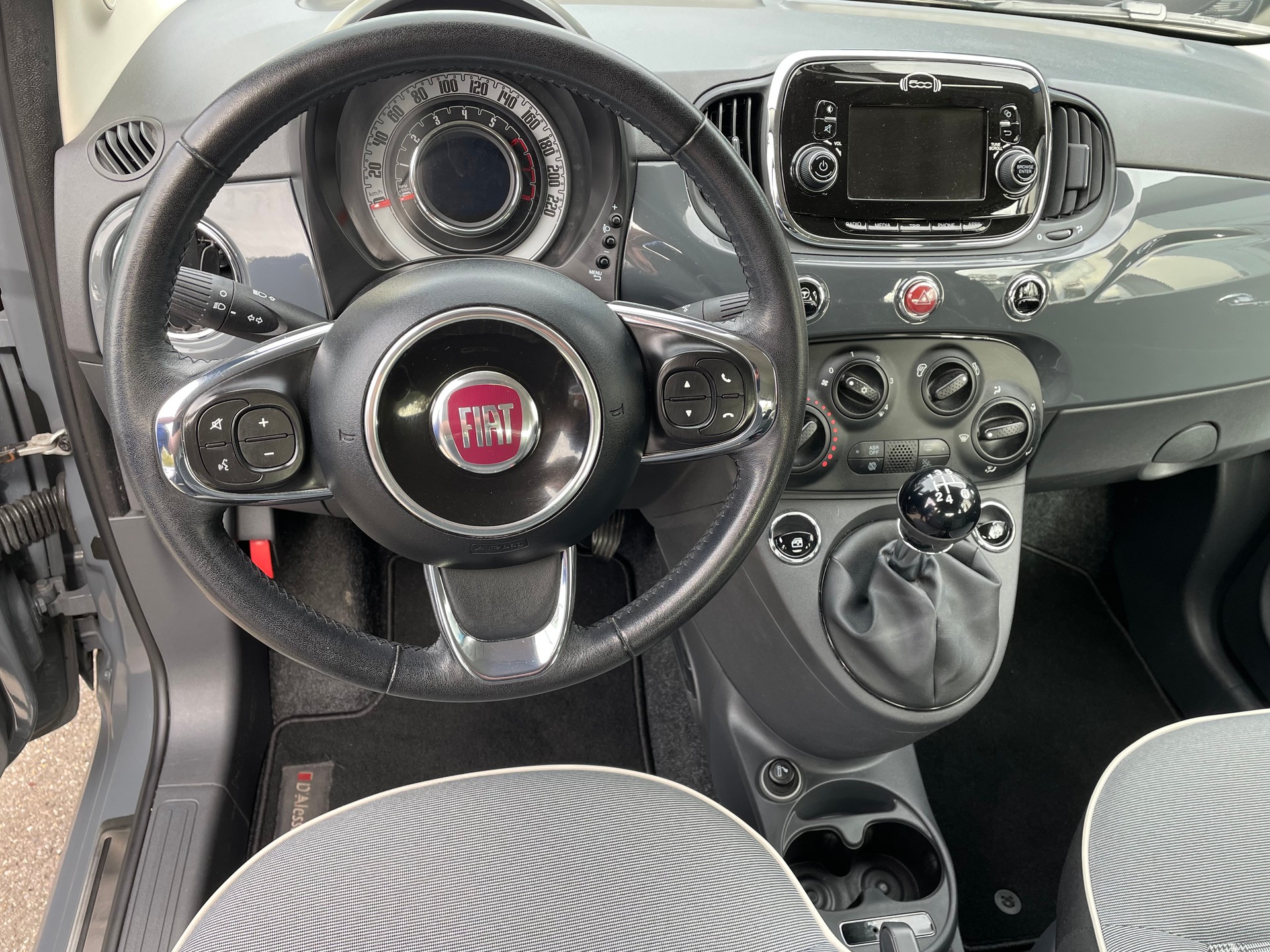 FIAT 500C 1.2 Lounge-image-9