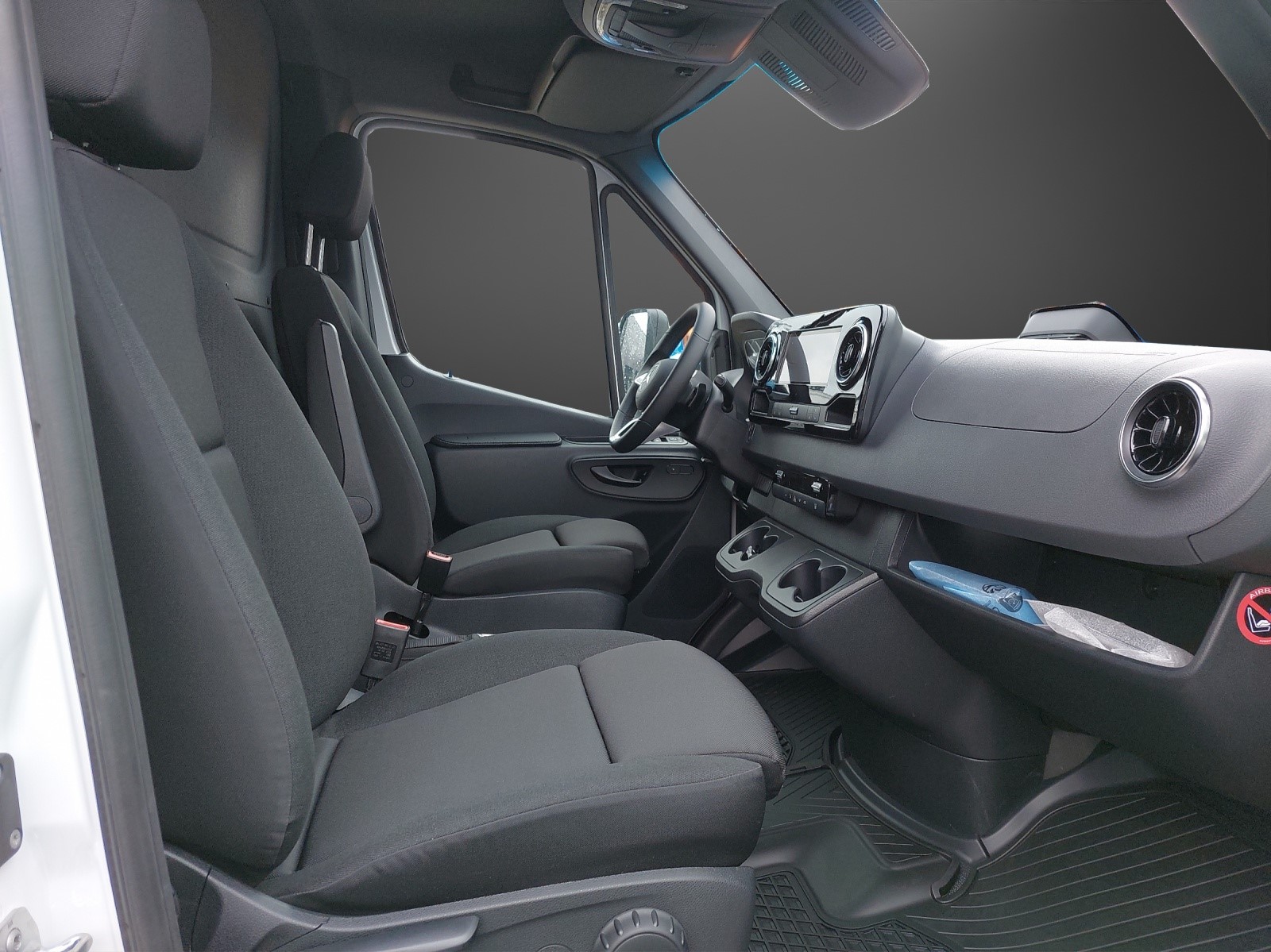 MERCEDES-BENZ eSprinter 420 Pro CH 3665mm-image-5