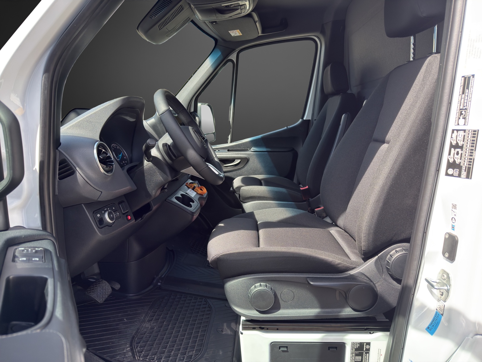 MERCEDES-BENZ eSprinter 420 Pro CH 3665mm-image-8