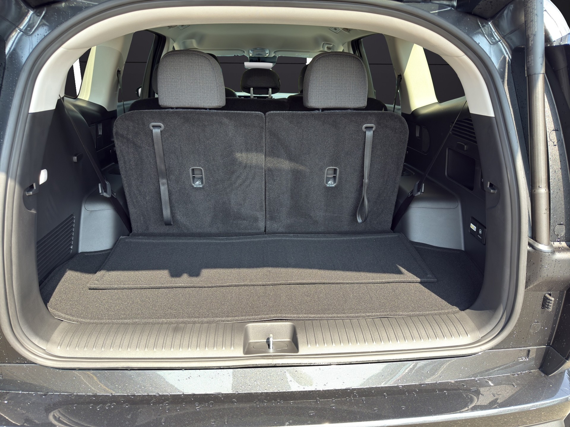 HYUNDAI IONIQ9 110kWh Amplia 4WD-image-16