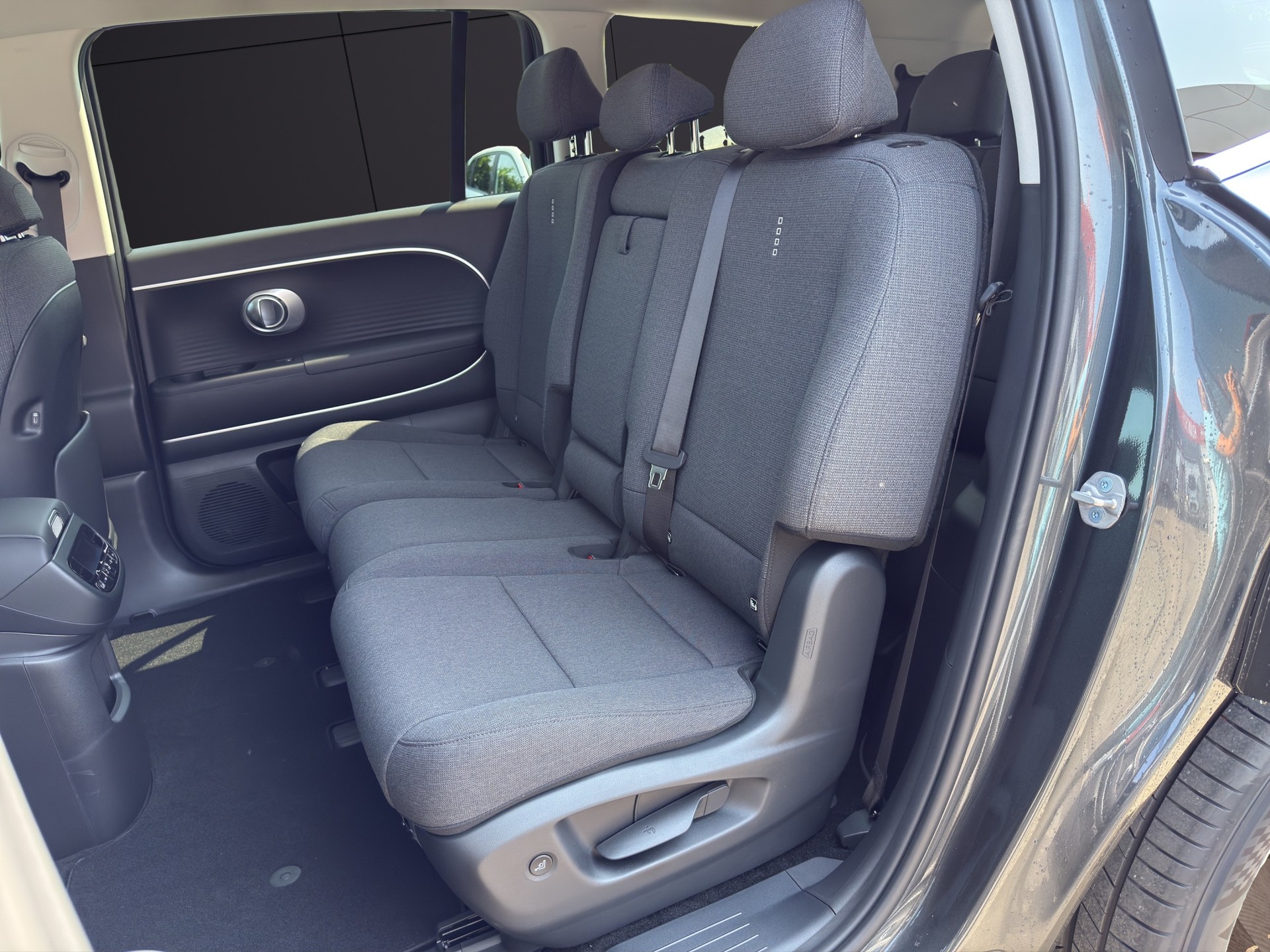 HYUNDAI IONIQ9 110kWh Amplia 4WD-image-15