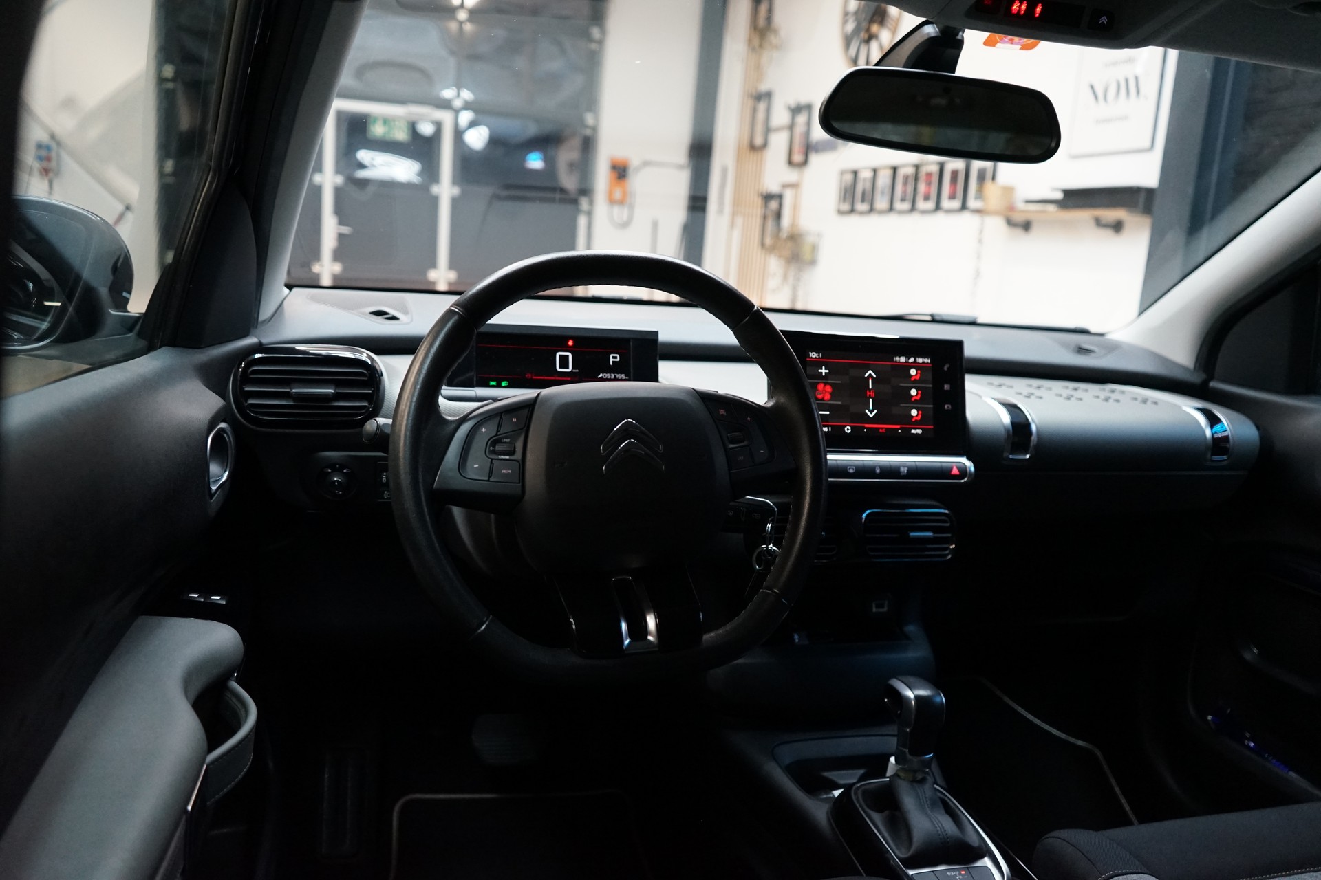 CITROEN C4 Cactus 1.2 Pure Tech Shine EAT6-image-5