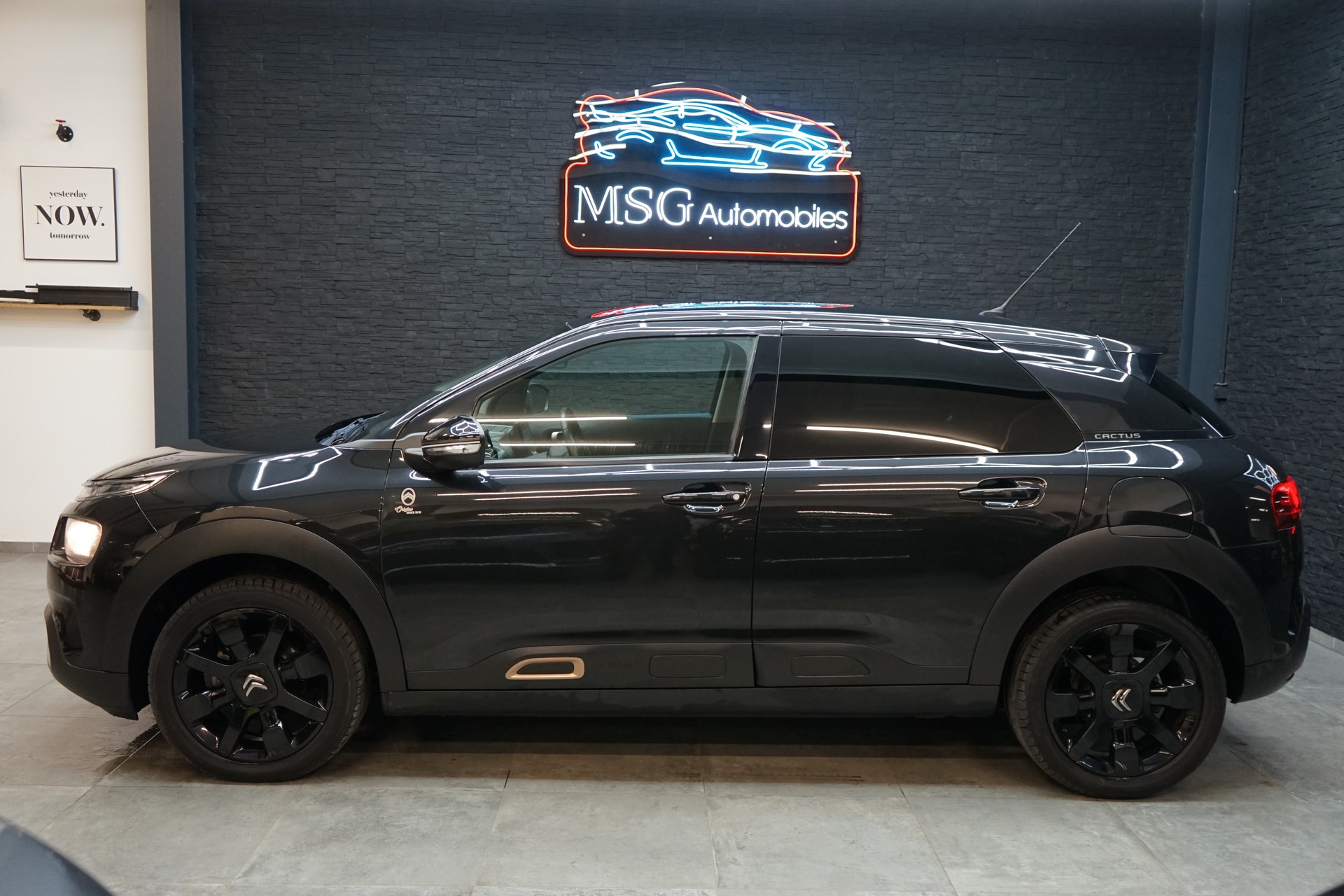 CITROEN C4 Cactus 1.2 Pure Tech Shine EAT6-image-1