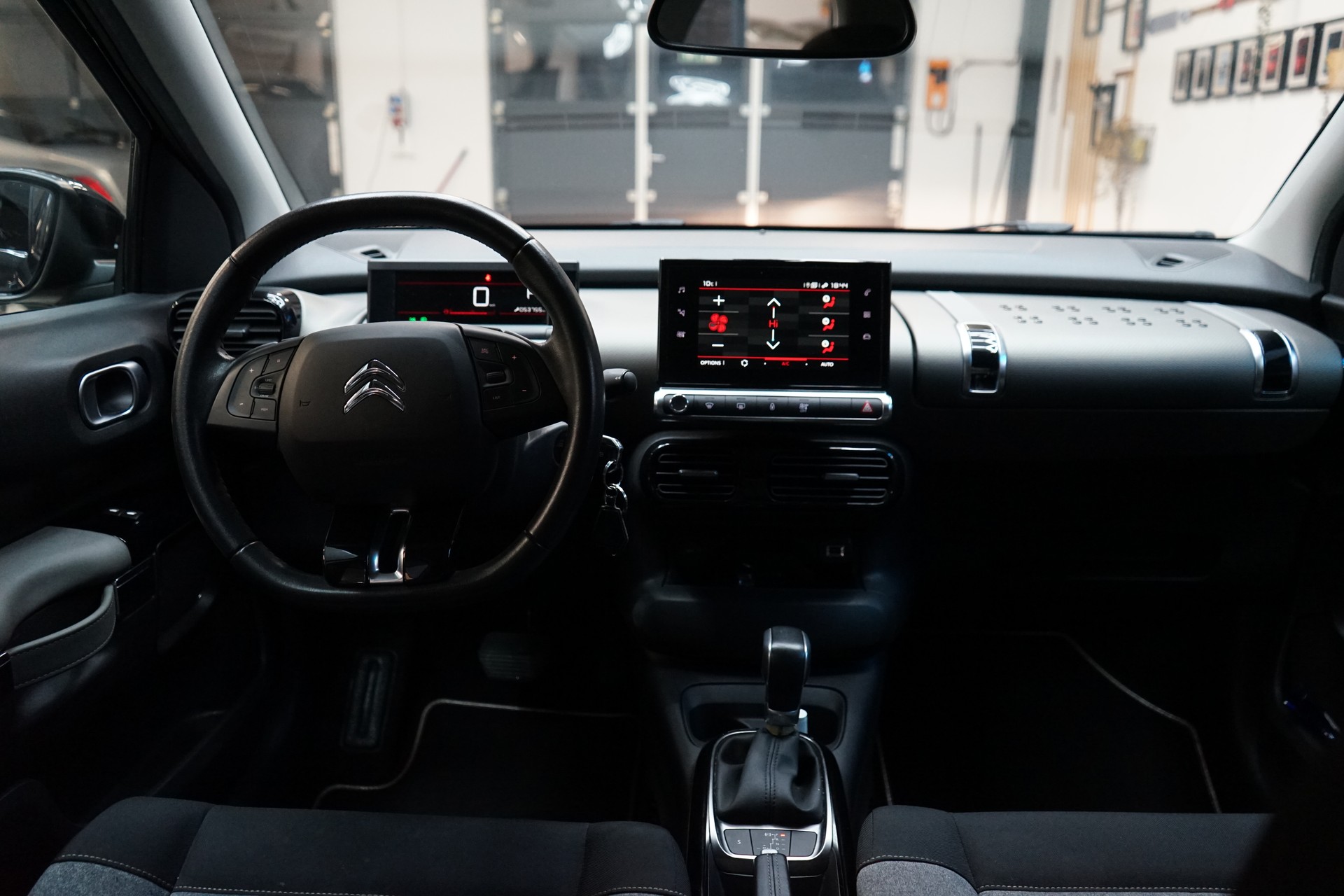 CITROEN C4 Cactus 1.2 Pure Tech Shine EAT6-image-6