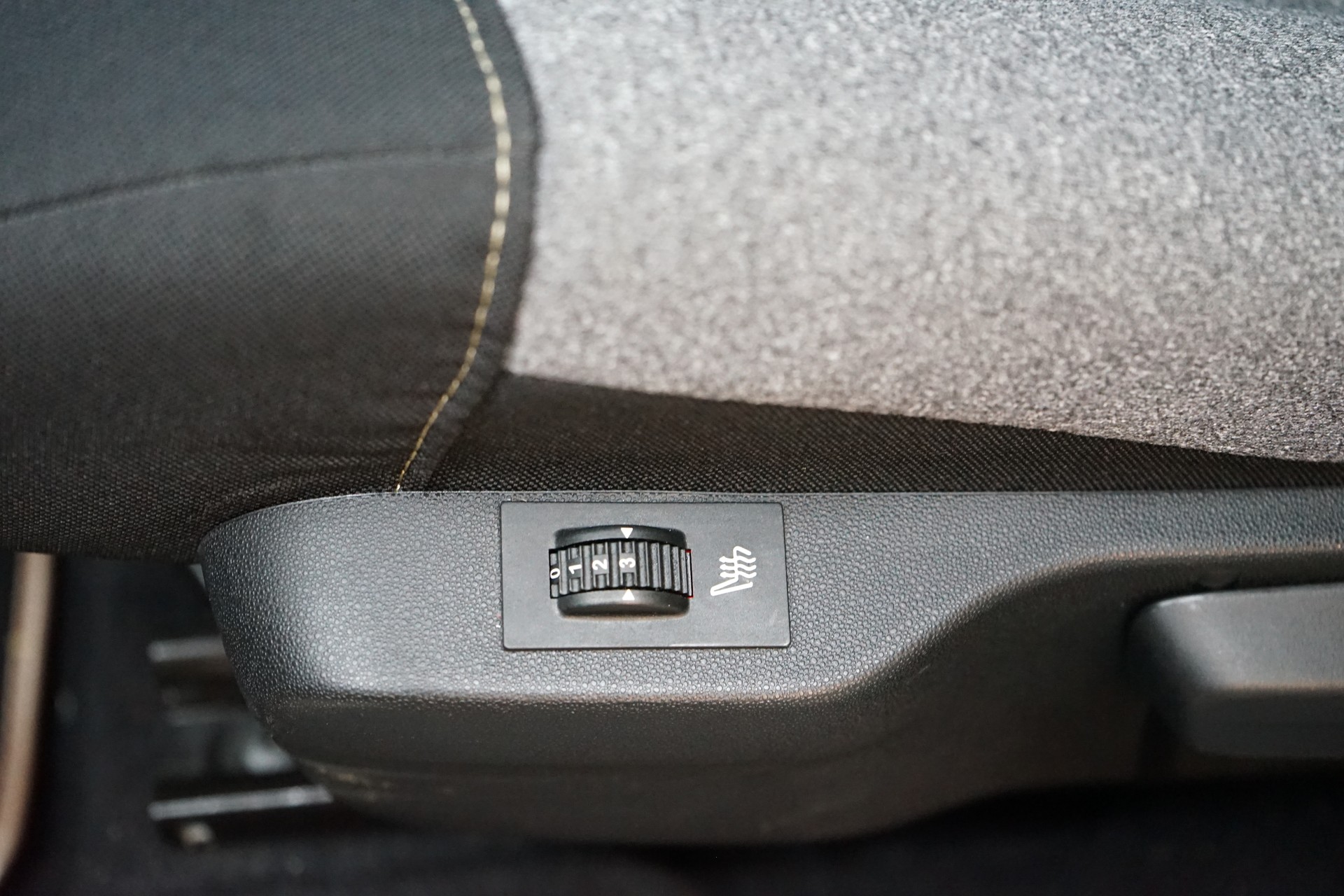 CITROEN C4 Cactus 1.2 Pure Tech Shine EAT6-image-13