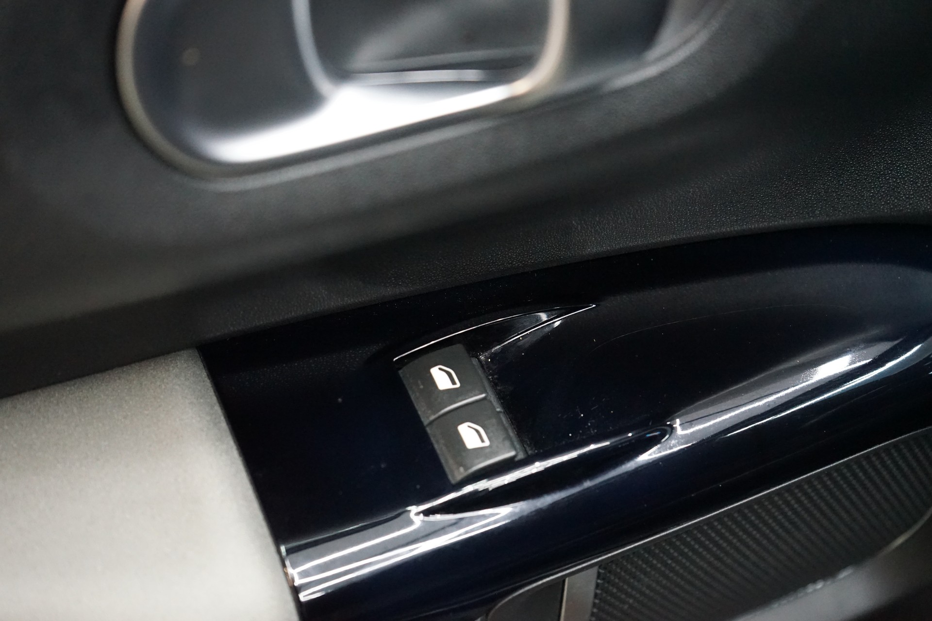 CITROEN C4 Cactus 1.2 Pure Tech Shine EAT6-image-12