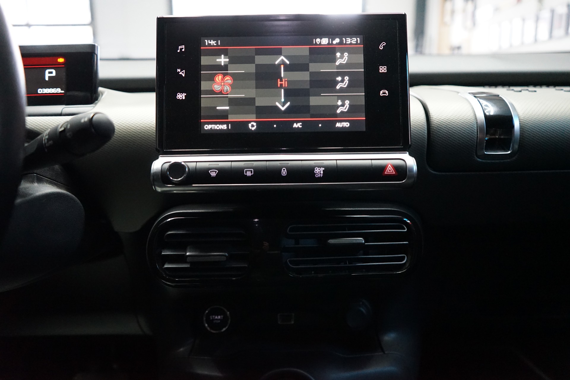 CITROEN C4 Cactus 1.2 Pure Tech Shine EAT6-image-10