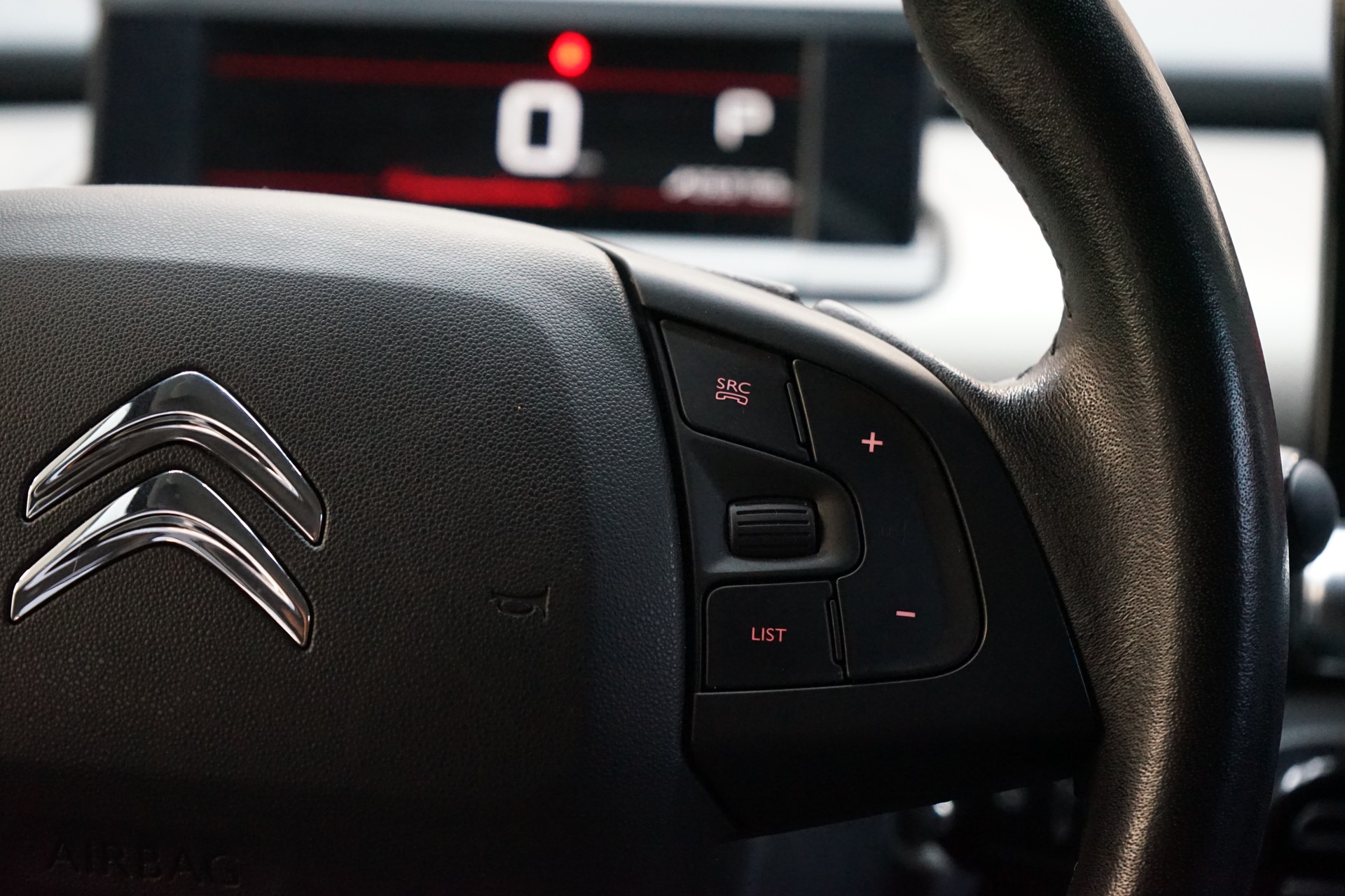 CITROEN C4 Cactus 1.2 Pure Tech Shine EAT6-image-9