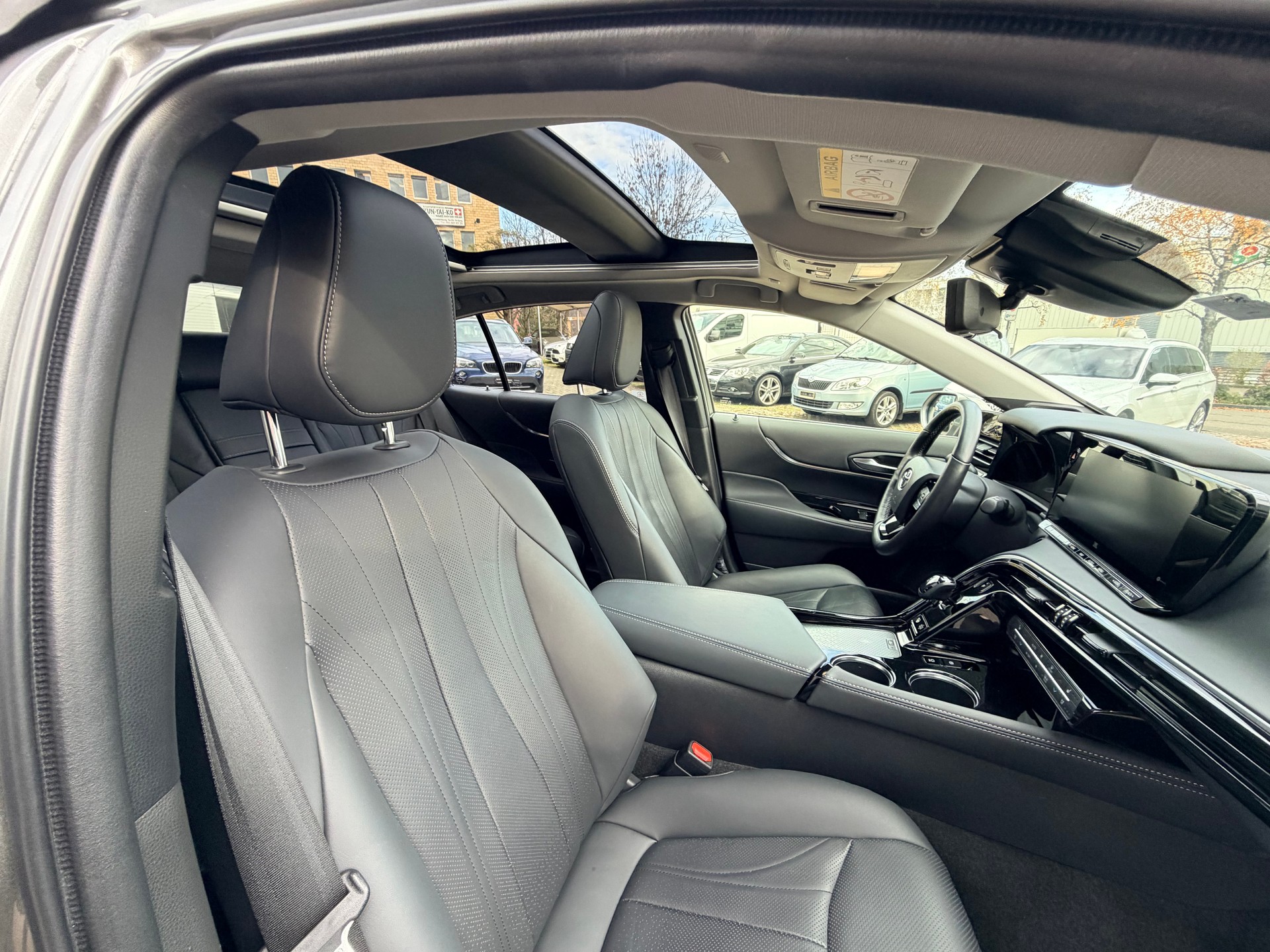 TOYOTA Mirai Fuel cell Platinum-image-9