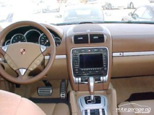 PORSCHE Cayenne Turbo-image-3