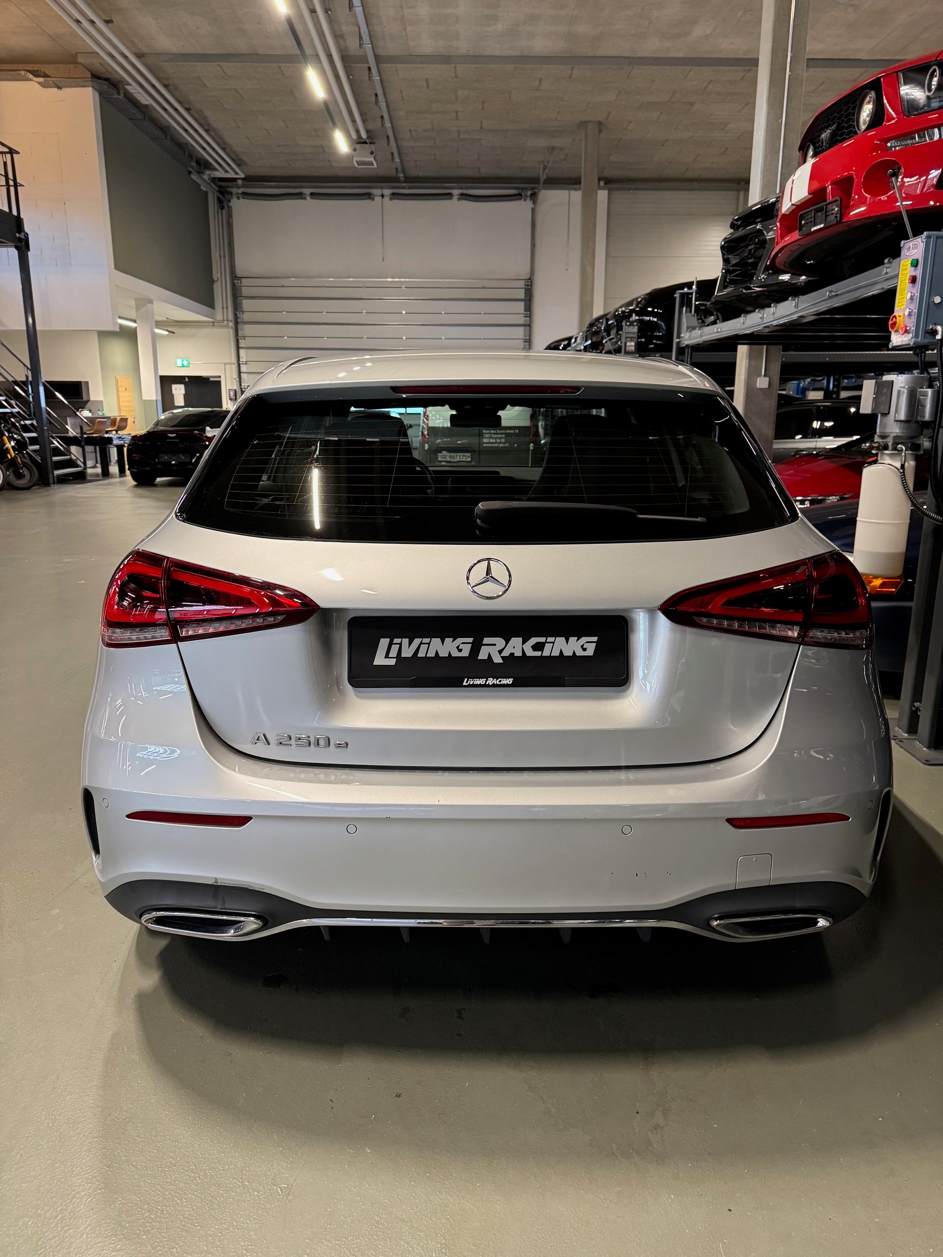 MERCEDES-BENZ A 250e AMG Line 8G-DCT-image-3