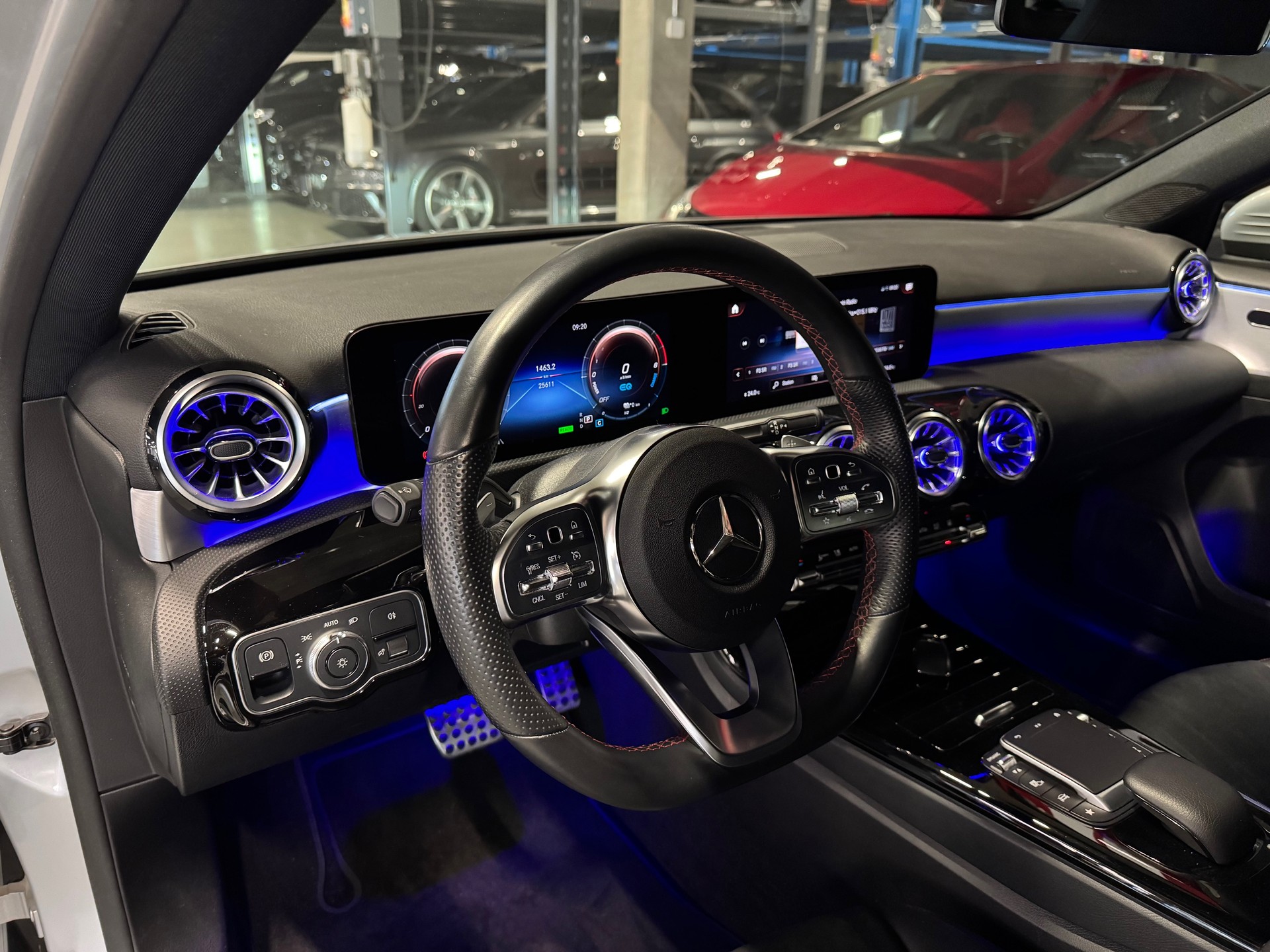 MERCEDES-BENZ A 250e AMG Line 8G-DCT-image-5