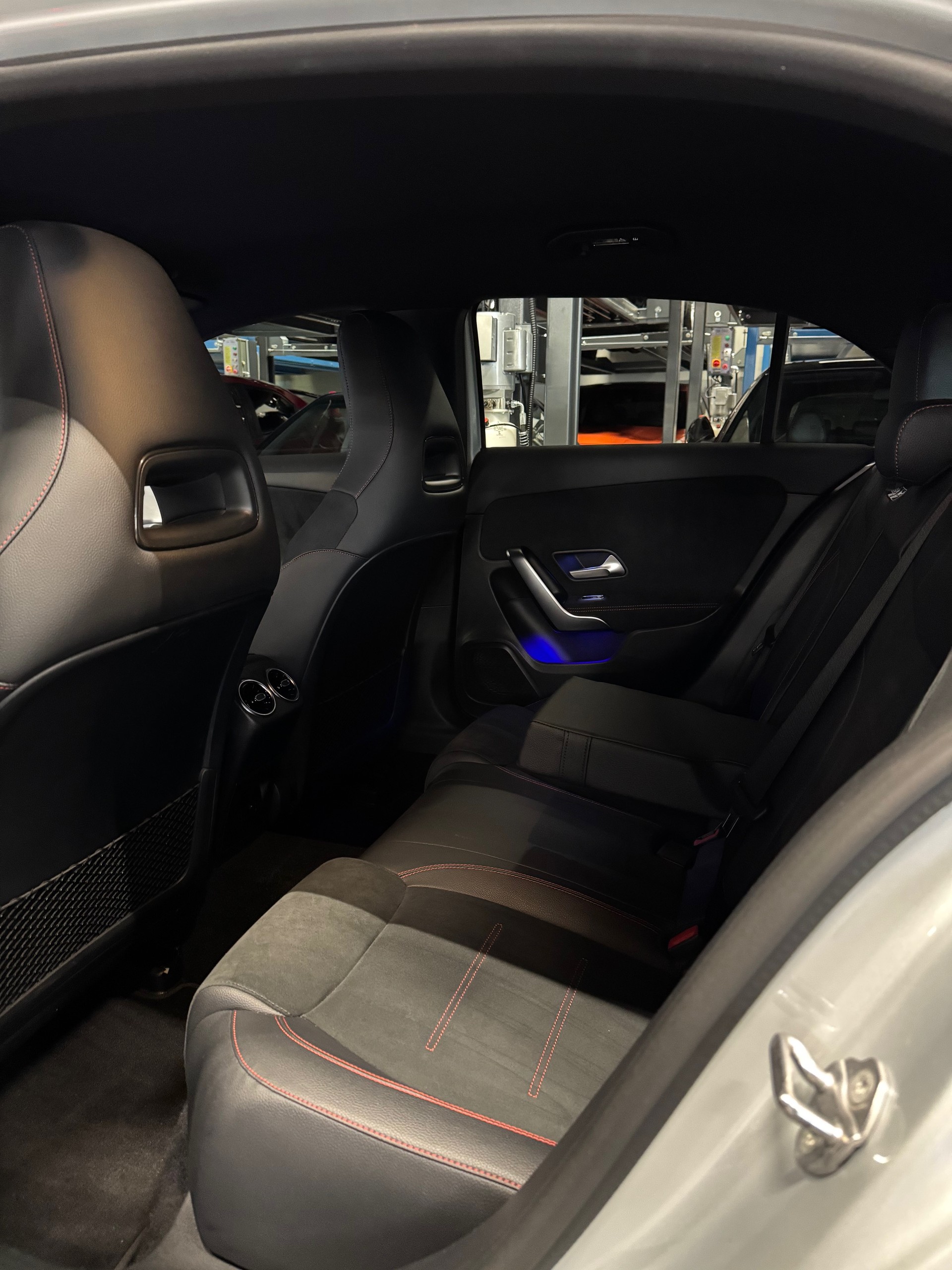MERCEDES-BENZ A 250e AMG Line 8G-DCT-image-8