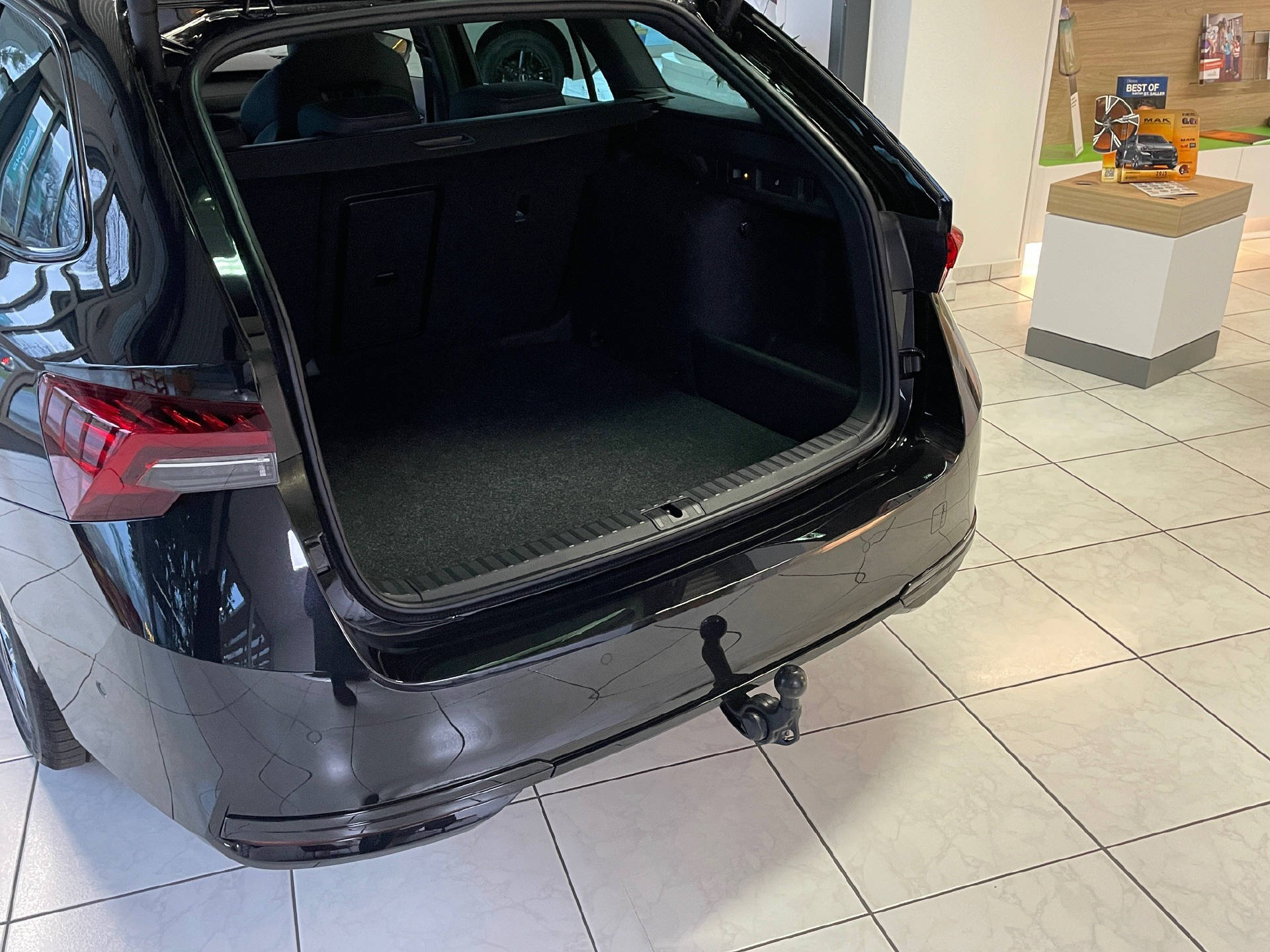 SKODA Octavia Combi 2.0 TSI SportLine 4x4 DSG-image-5