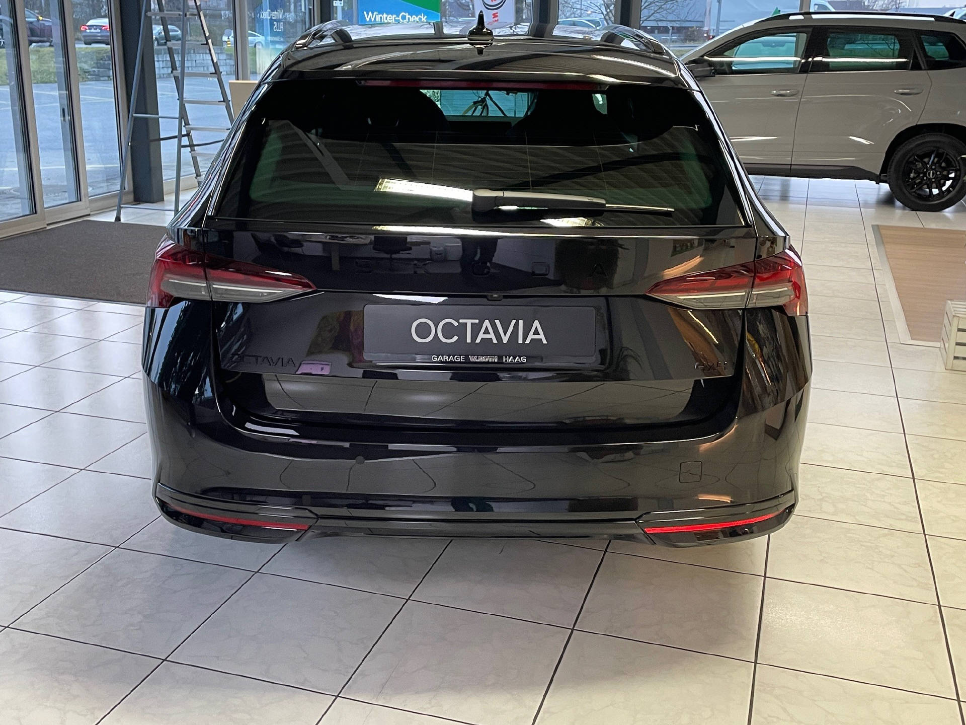 SKODA Octavia Combi 2.0 TSI SportLine 4x4 DSG-image-3