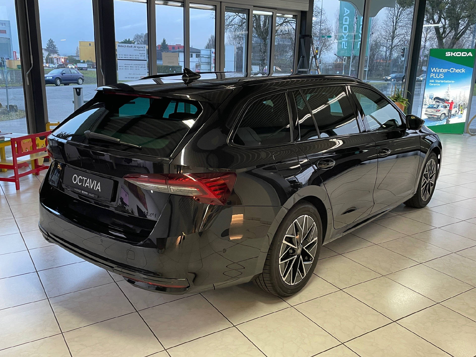 SKODA Octavia Combi 2.0 TSI SportLine 4x4 DSG-image-4