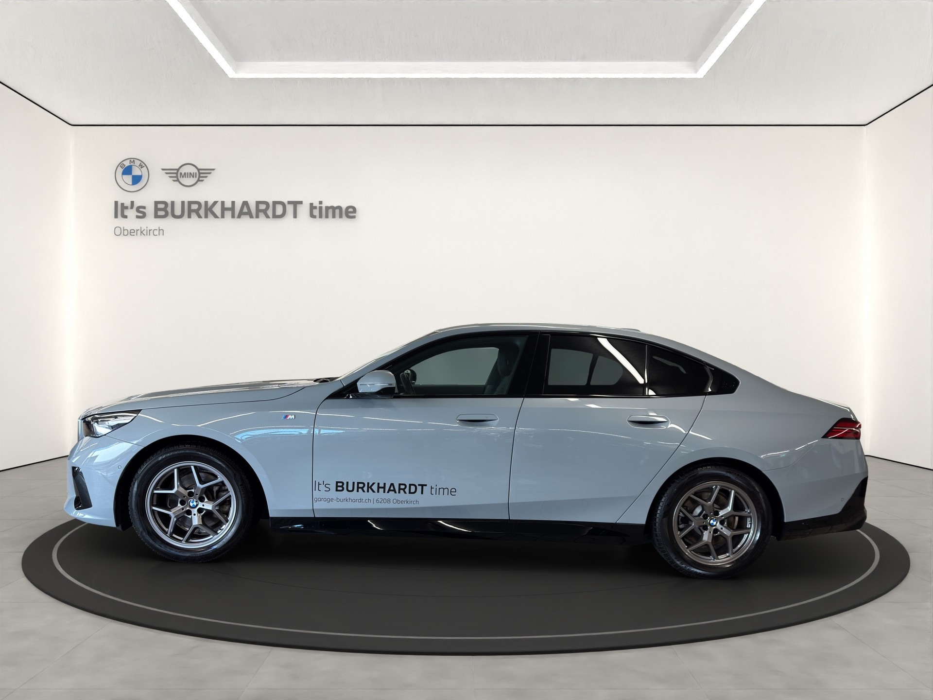 BMW 520d xDrive 48V M Sport-showroom-element-1