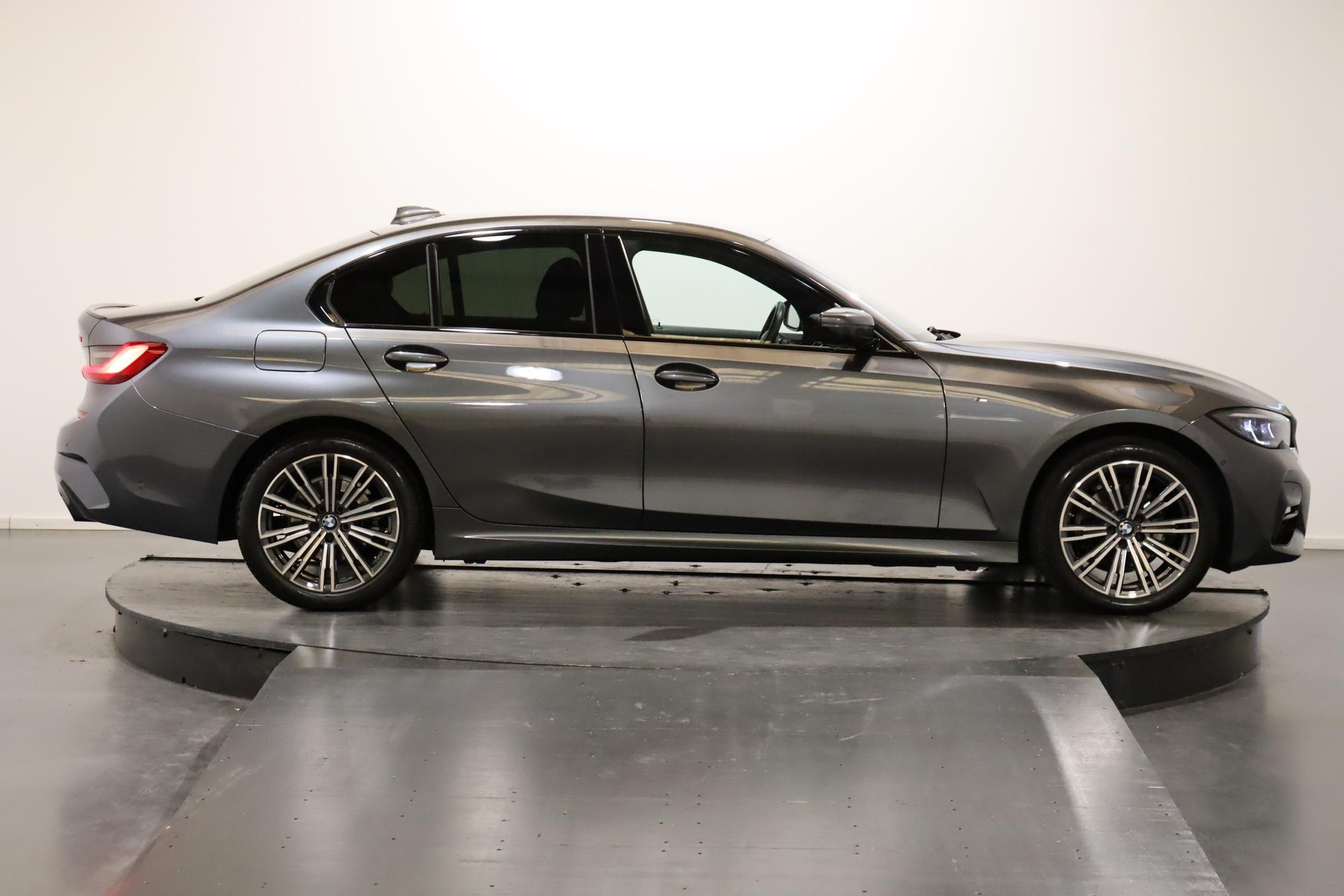 BMW 320d xDrive SAG-image-2
