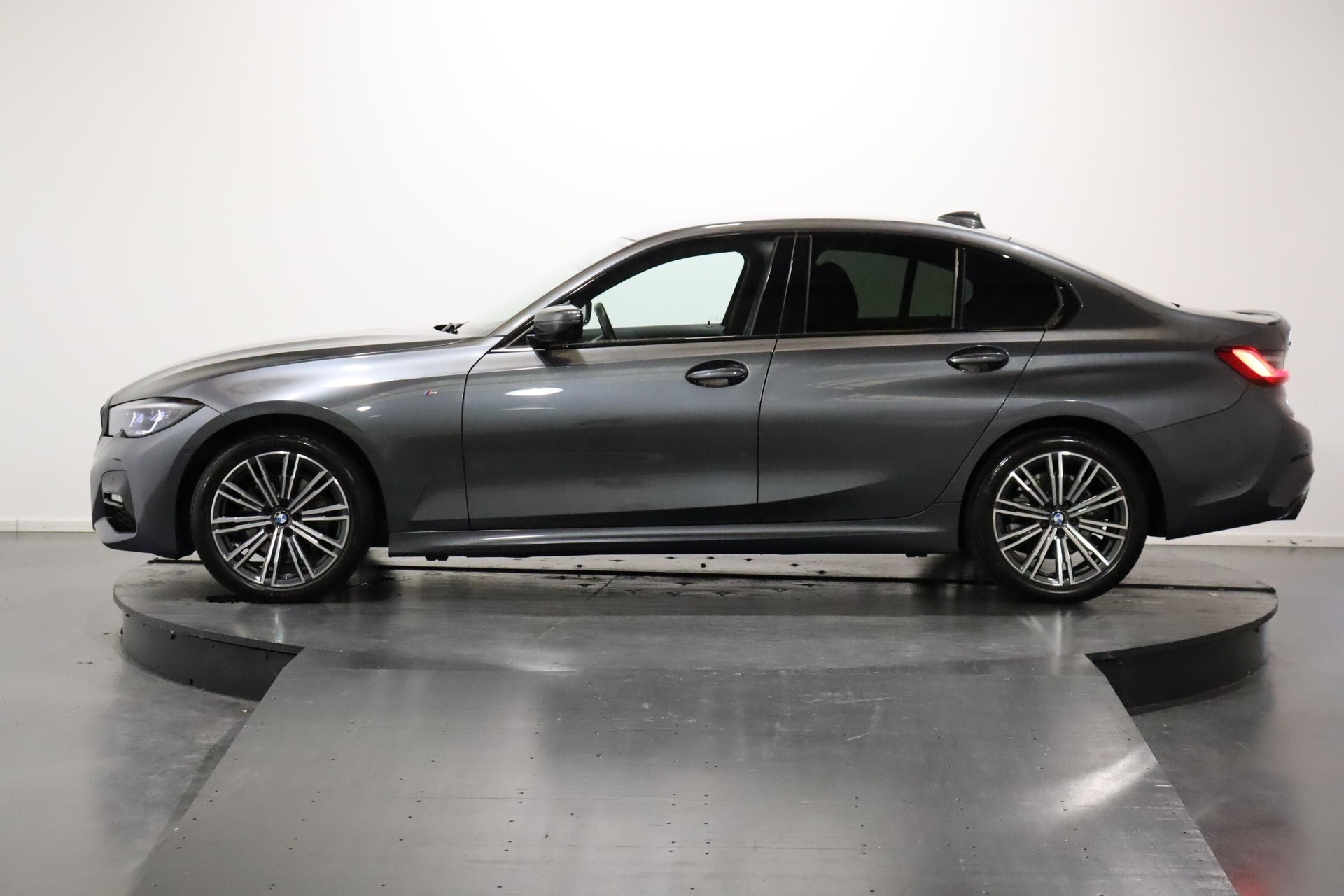 BMW 320d xDrive SAG-image-1