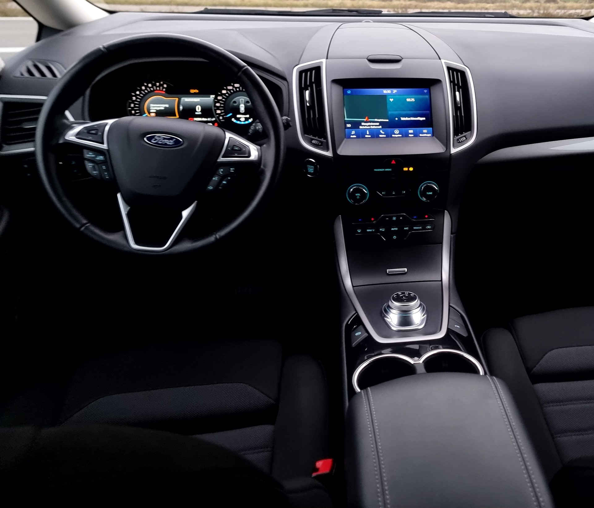 FORD Galaxy 2.5 FHEV Trend 7Pl CVT-image-4