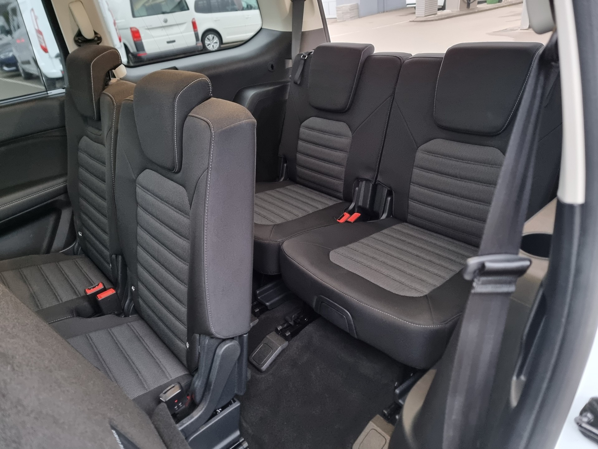 FORD Galaxy 2.5 FHEV Trend 7Pl CVT-image-9