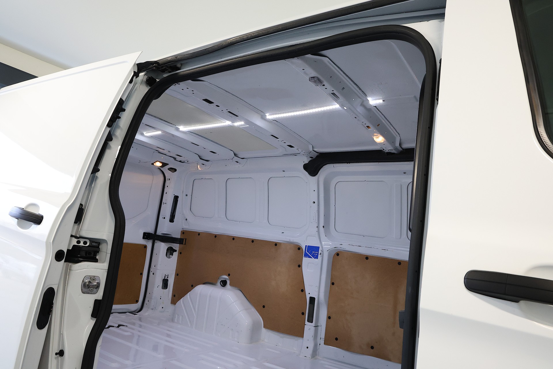FORD Transit Custom Van 320 L2H1 Trend-image-14