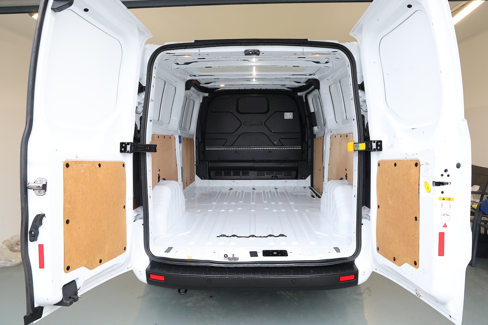 FORD Transit Custom Van 320 L2H1 Trend-image-15