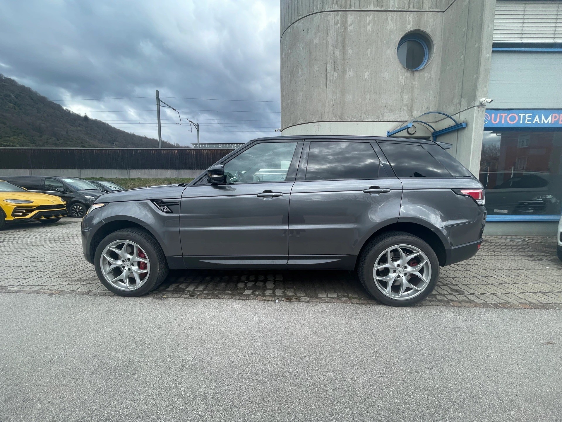 LAND ROVER Range Rover Sport 3.0 SDV6 HSE Dynamic Automatic-image-3