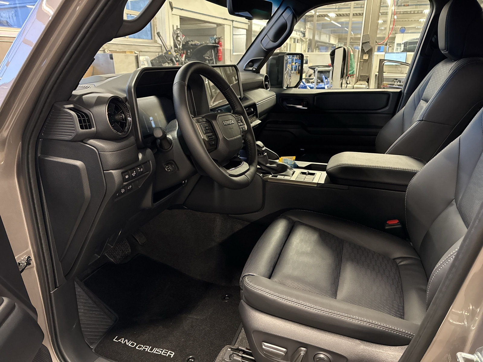 TOYOTA Land Cruiser 2.8 D 48V Invincible-image-6