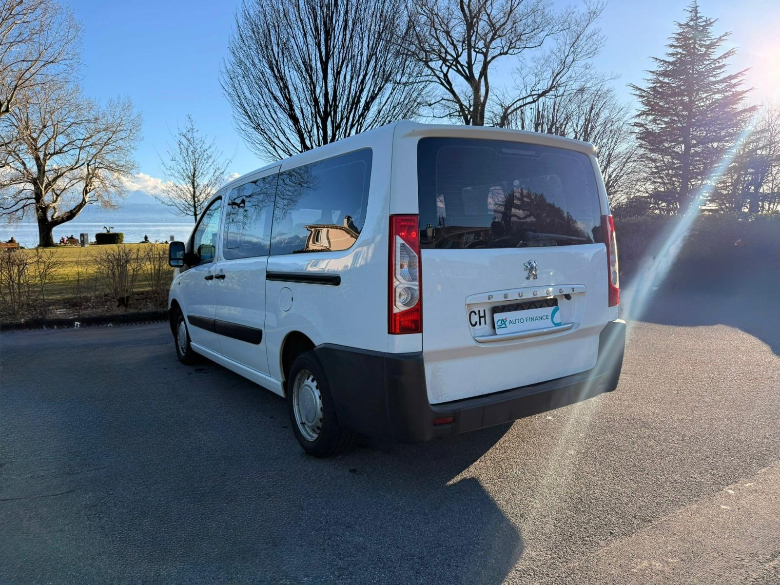 PEUGEOT Expert Tepee 2.0 HDi Confort L2 ** 9 Places **-image-4