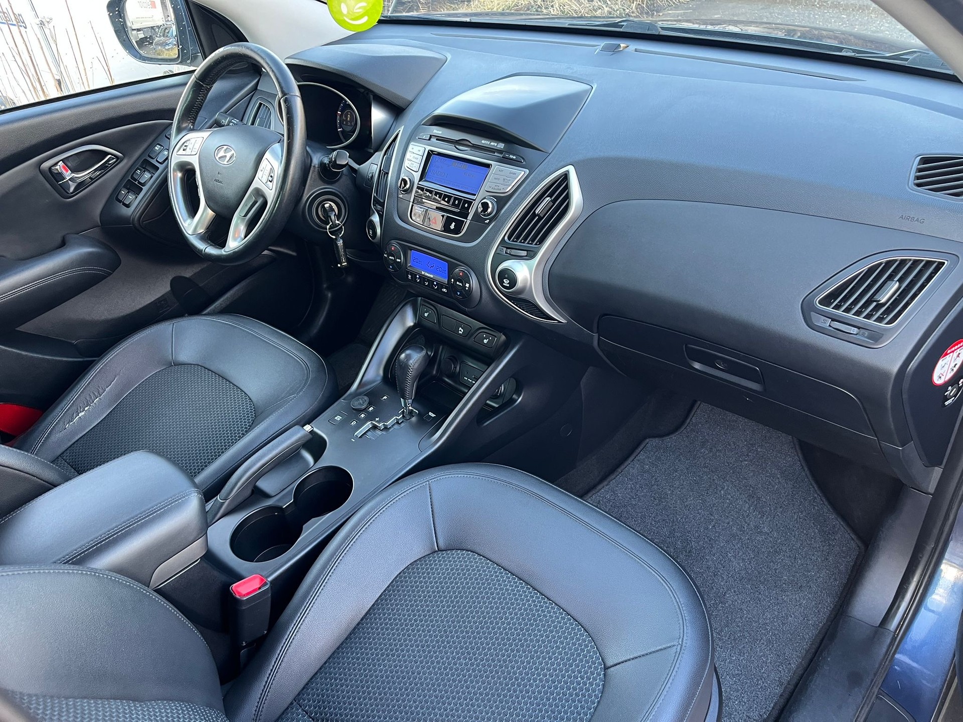 HYUNDAI iX 35 2.0 CRDi Premium 4WD Automatic-image-7